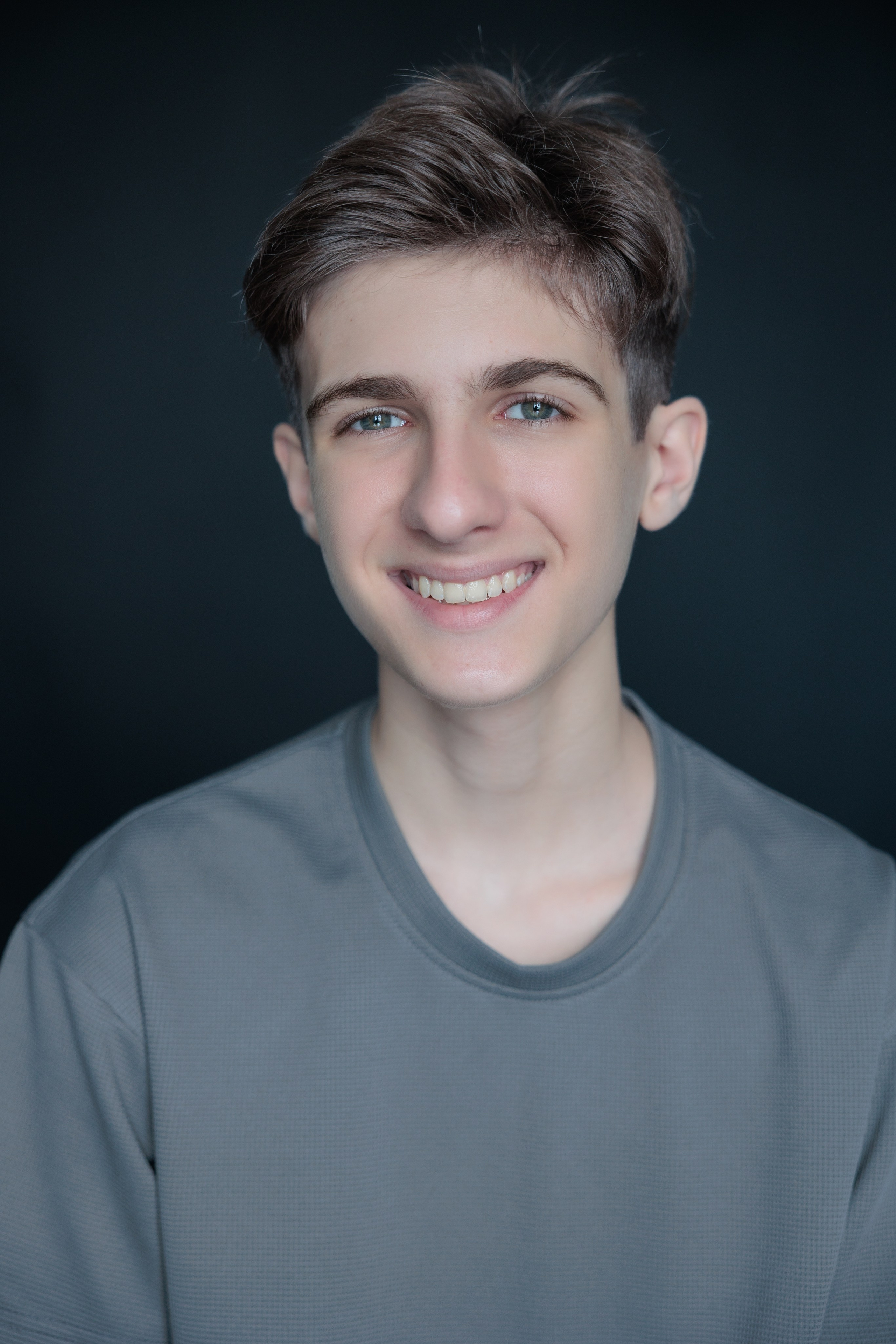 АРТЁМ. Я фотограф из Москвы к Вашим услугам