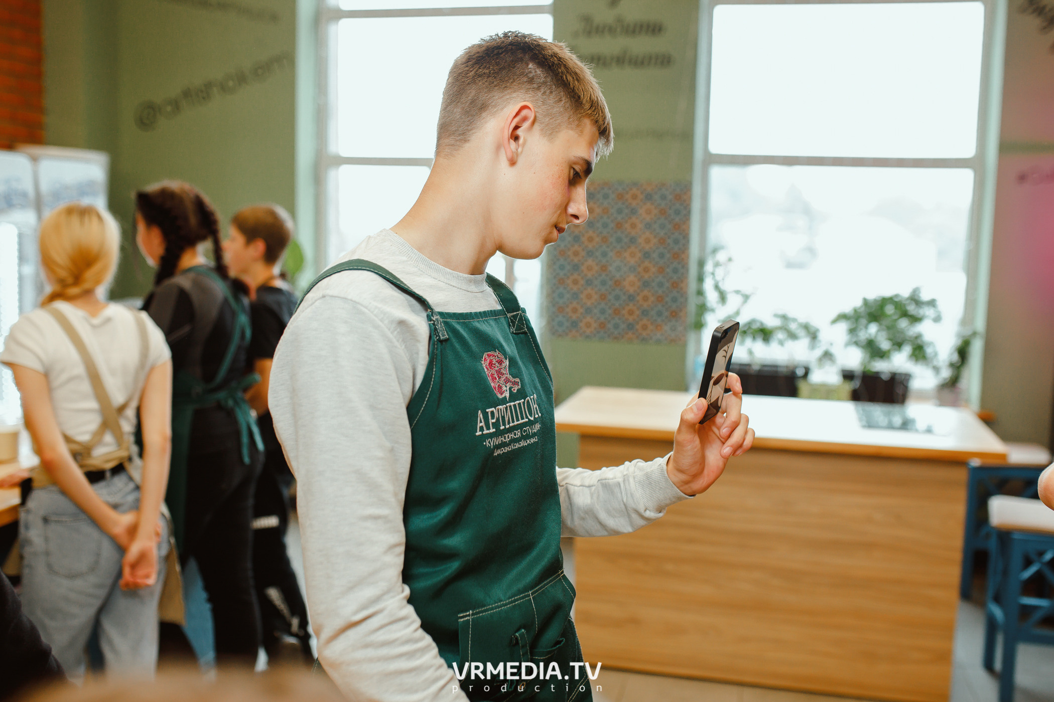 Выпускной 9 класс детского дома #105 в студии «Артишок»