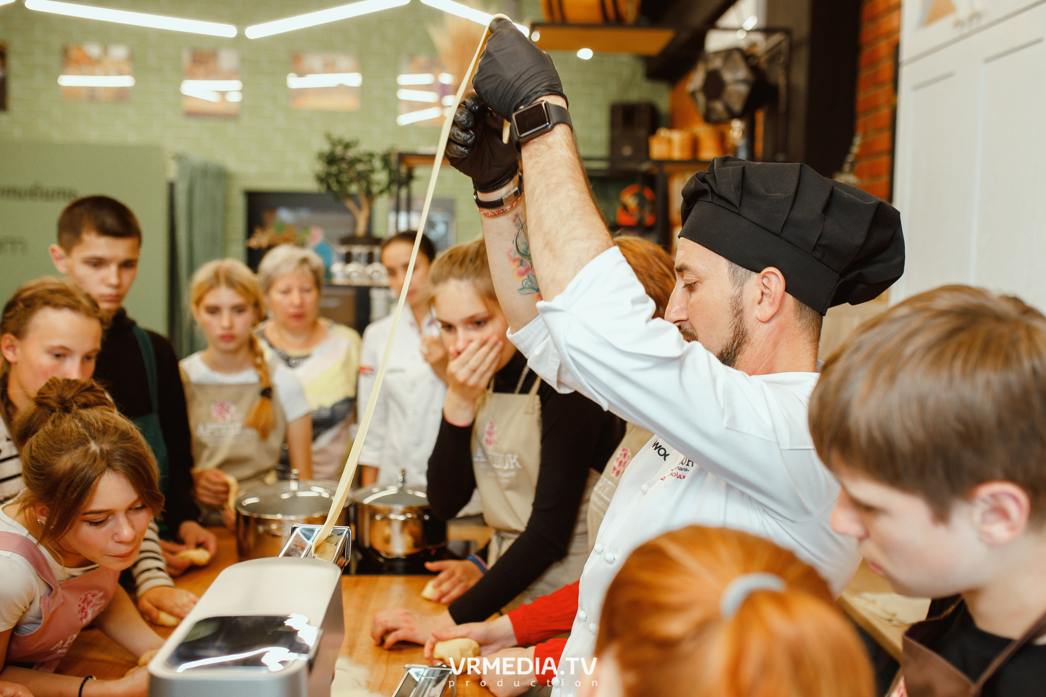 Выпускной 9 класс детского дома #105 в студии «Артишок»