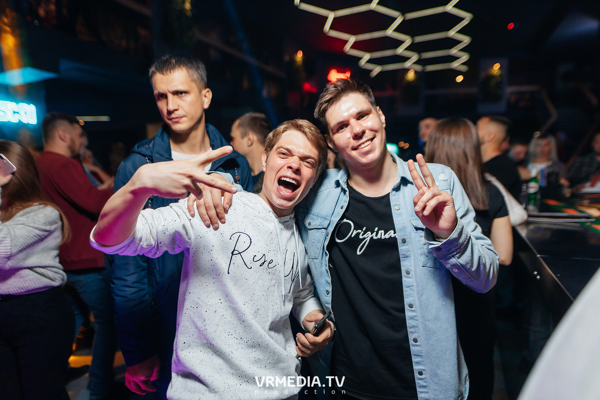 Выходные в баре «DOSKI»