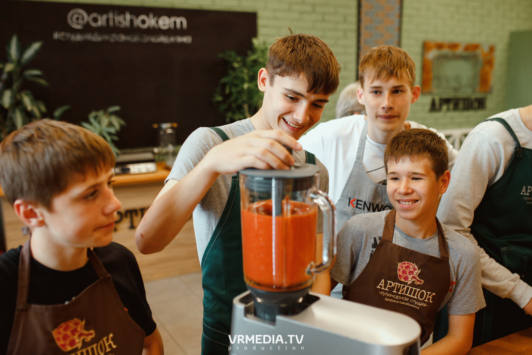 Выпускной 9 класс детского дома #105 в студии «Артишок»