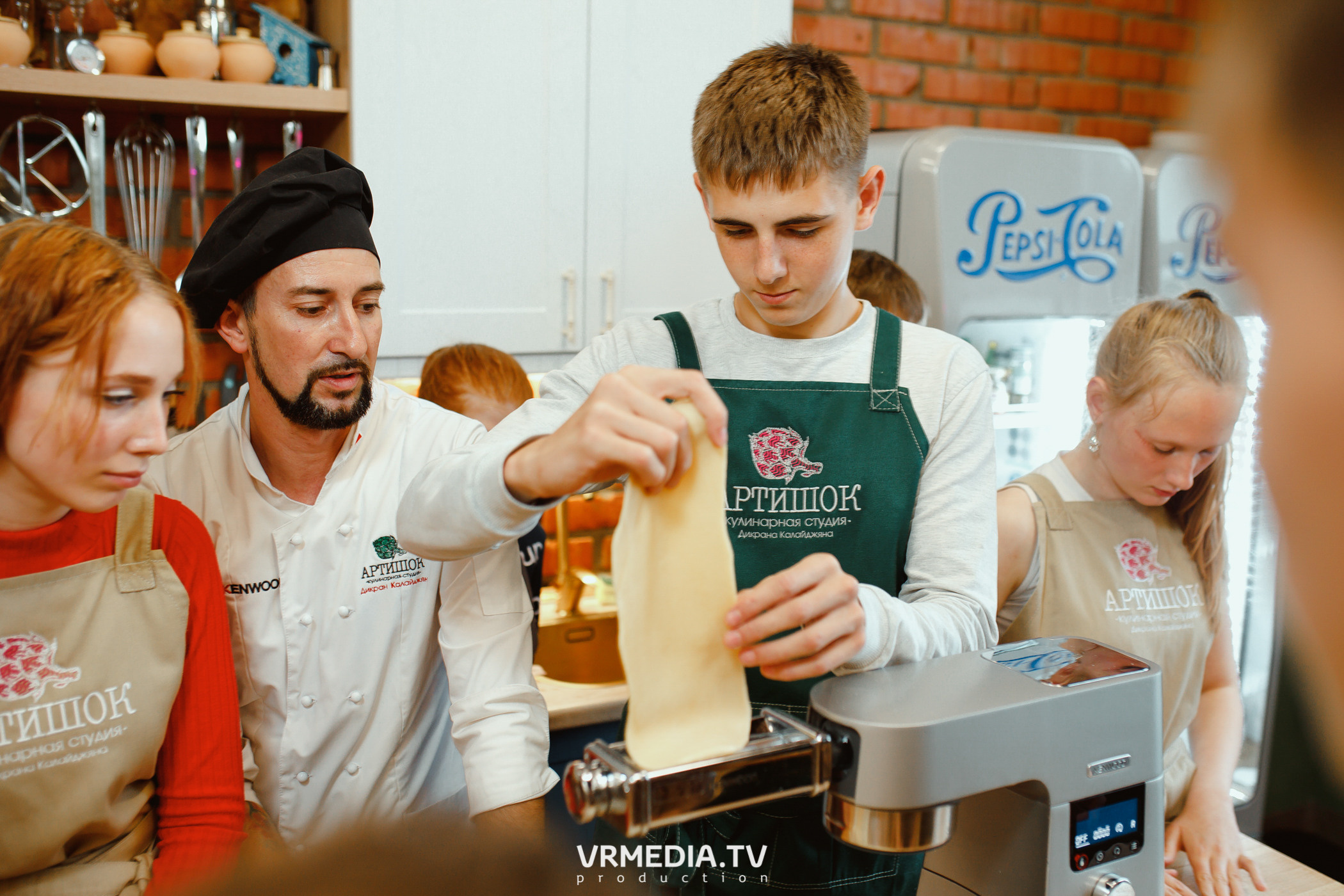 Выпускной 9 класс детского дома #105 в студии «Артишок»