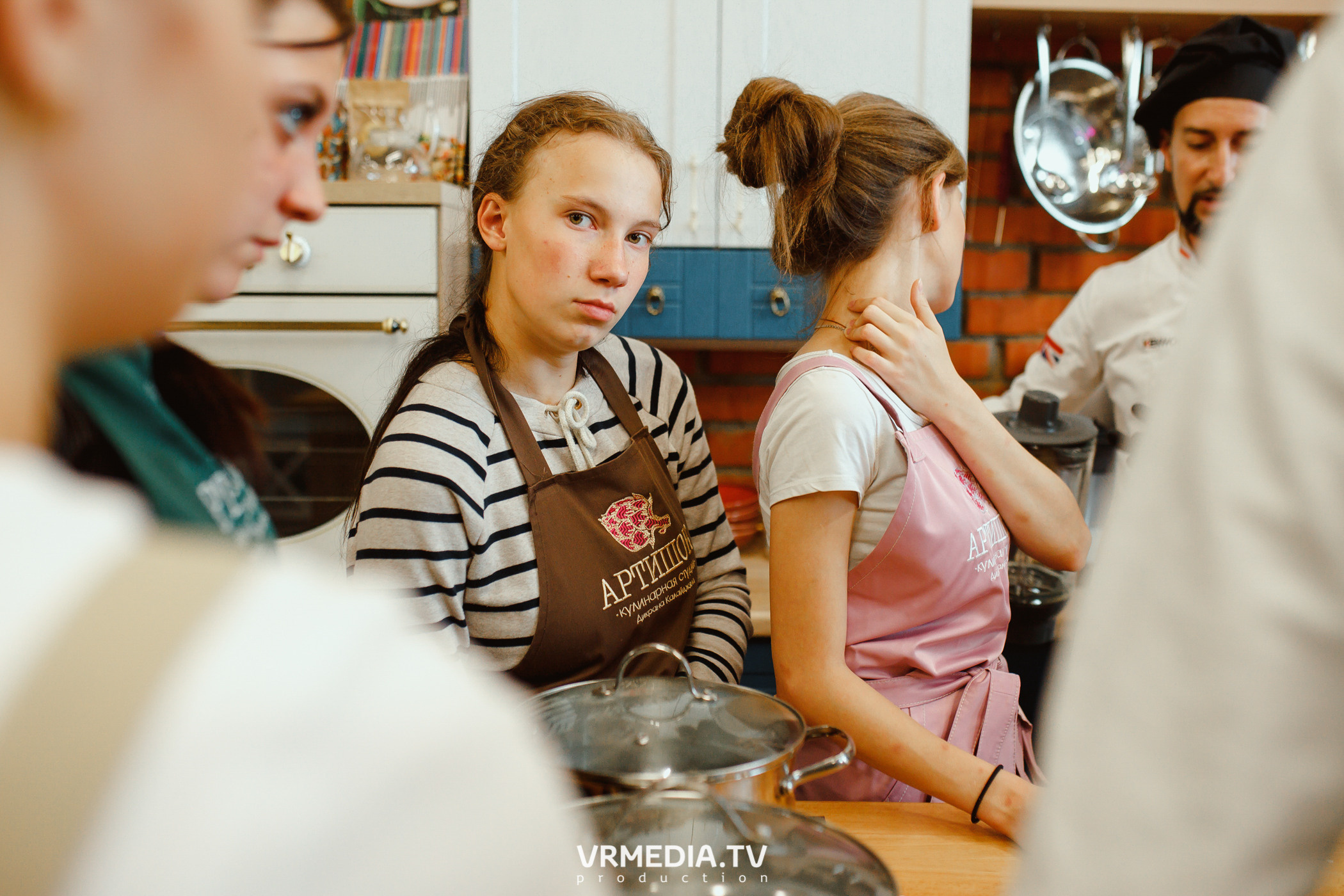 Выпускной 9 класс детского дома #105 в студии «Артишок»