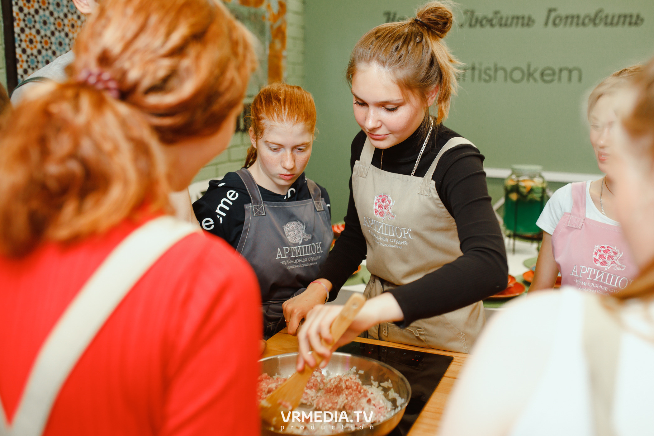 Выпускной 9 класс детского дома #105 в студии «Артишок»