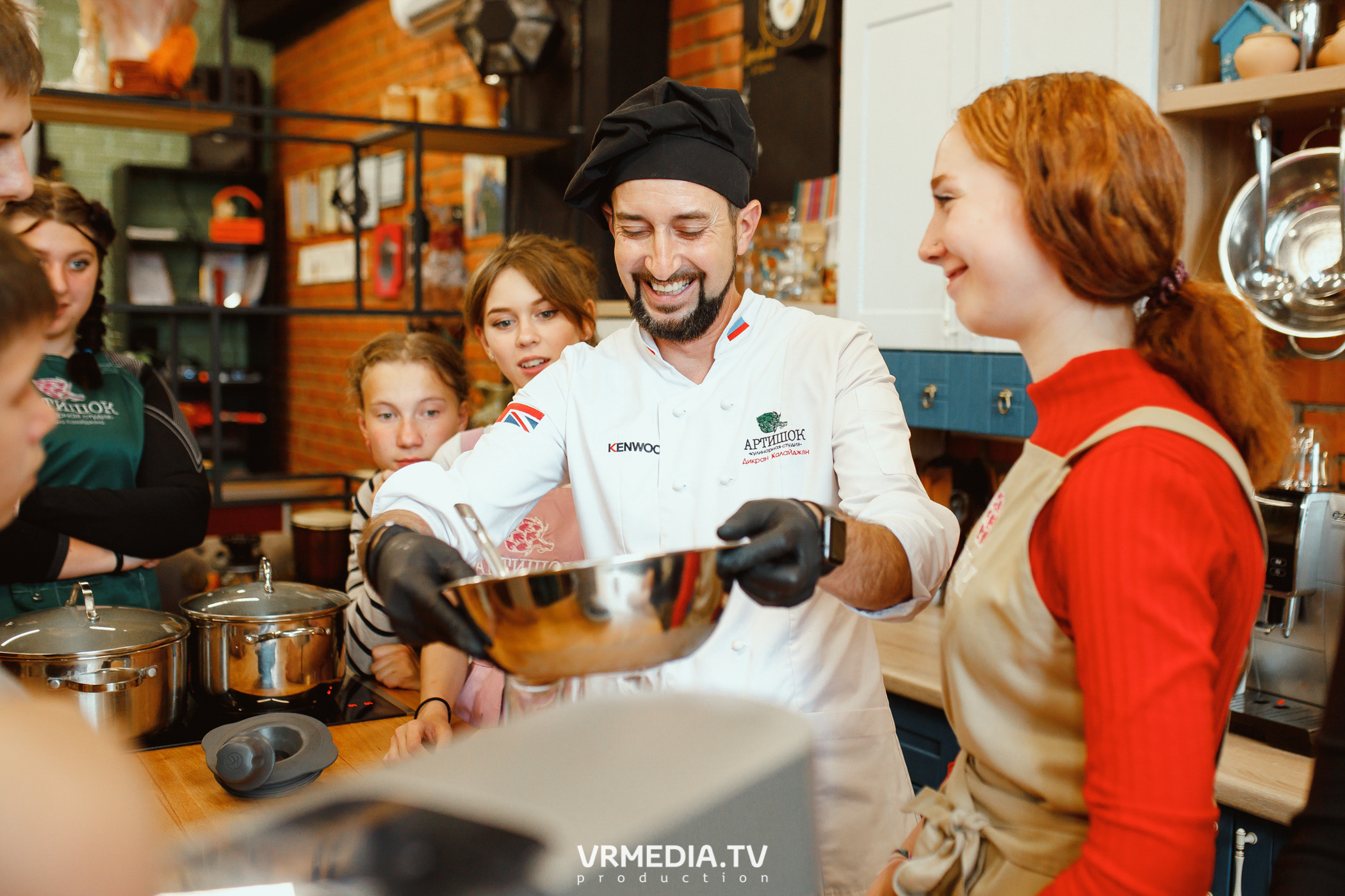 Выпускной 9 класс детского дома #105 в студии «Артишок»