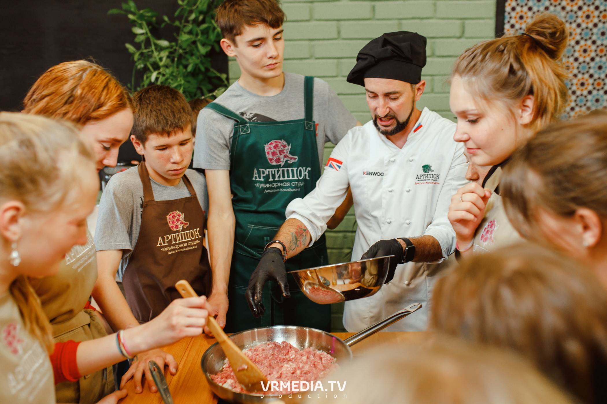 Выпускной 9 класс детского дома #105 в студии «Артишок»