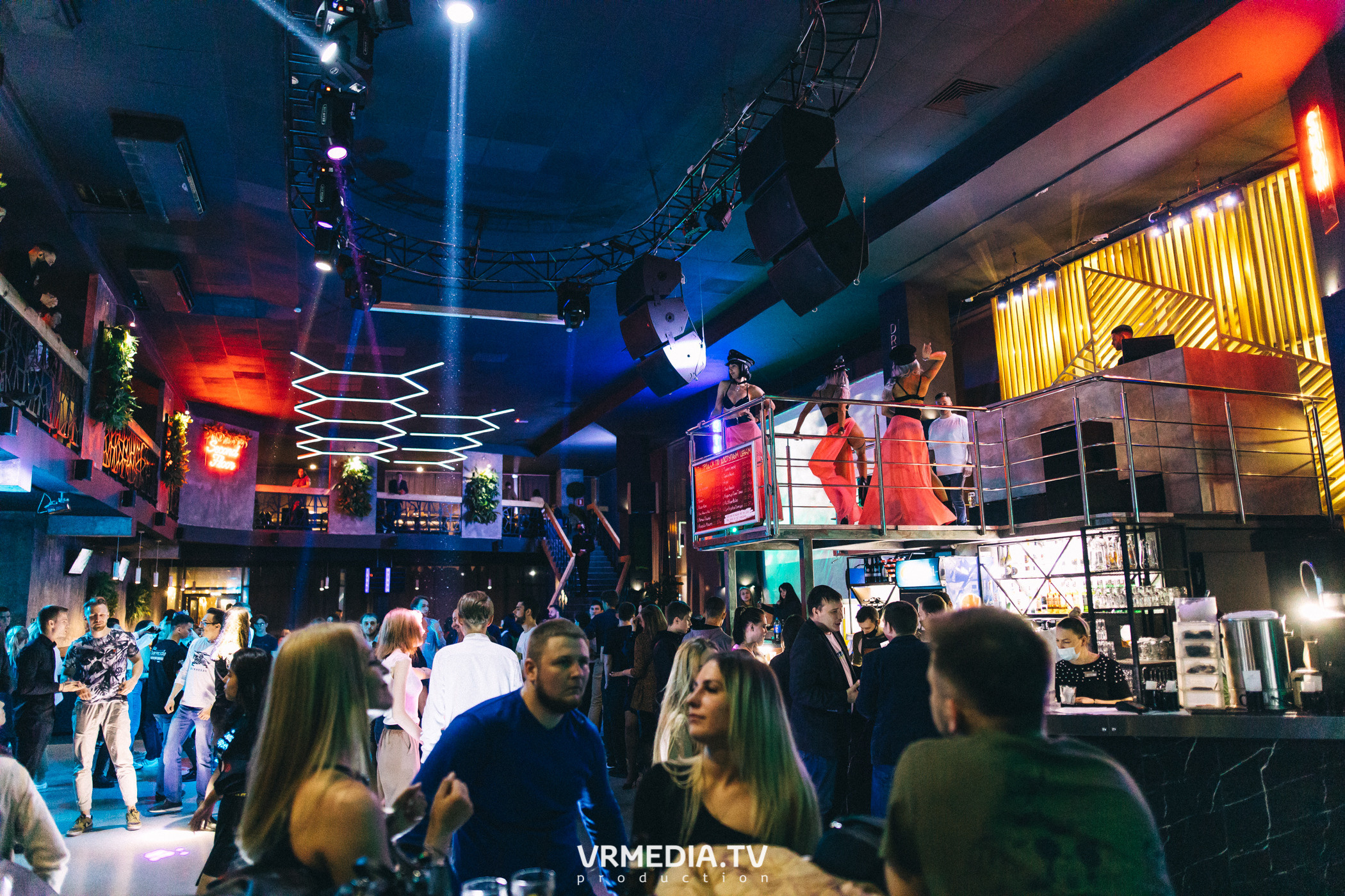 Выходные в баре «DOSKI»