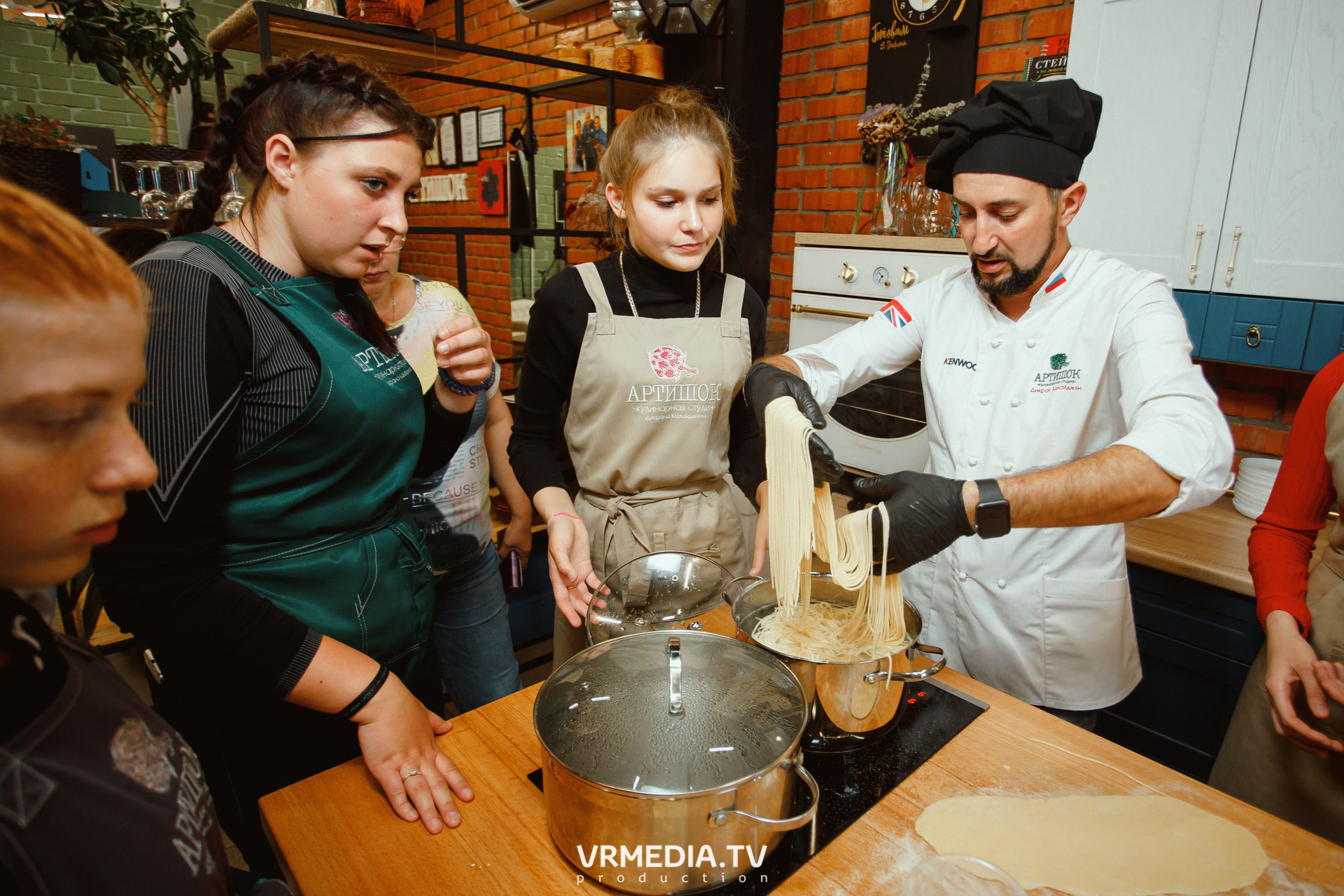 Выпускной 9 класс детского дома #105 в студии «Артишок»