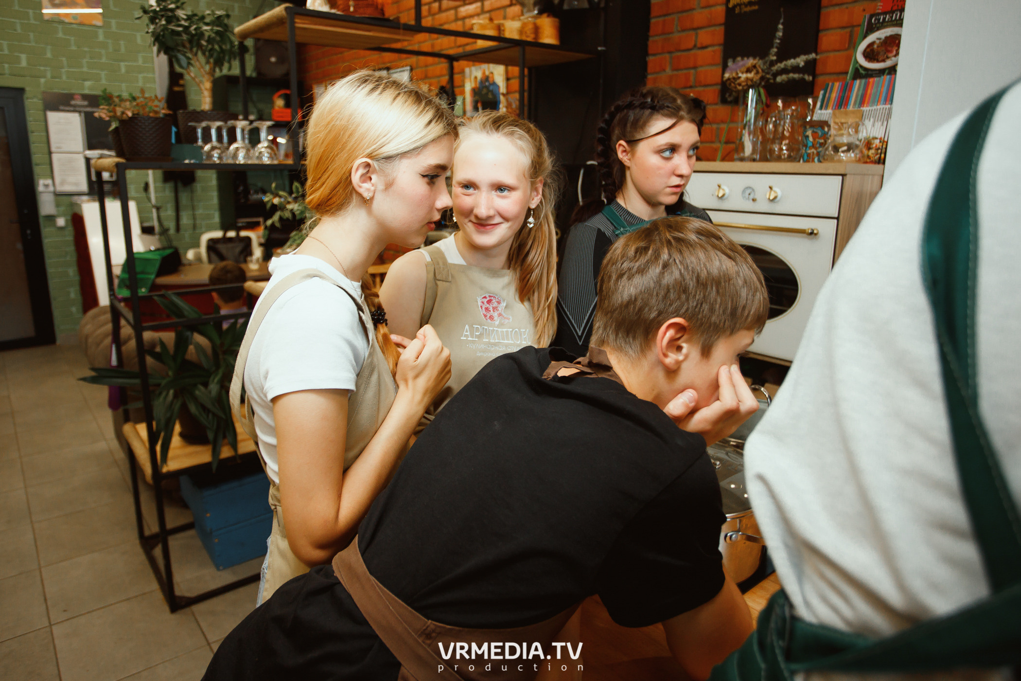 Выпускной 9 класс детского дома #105 в студии «Артишок»