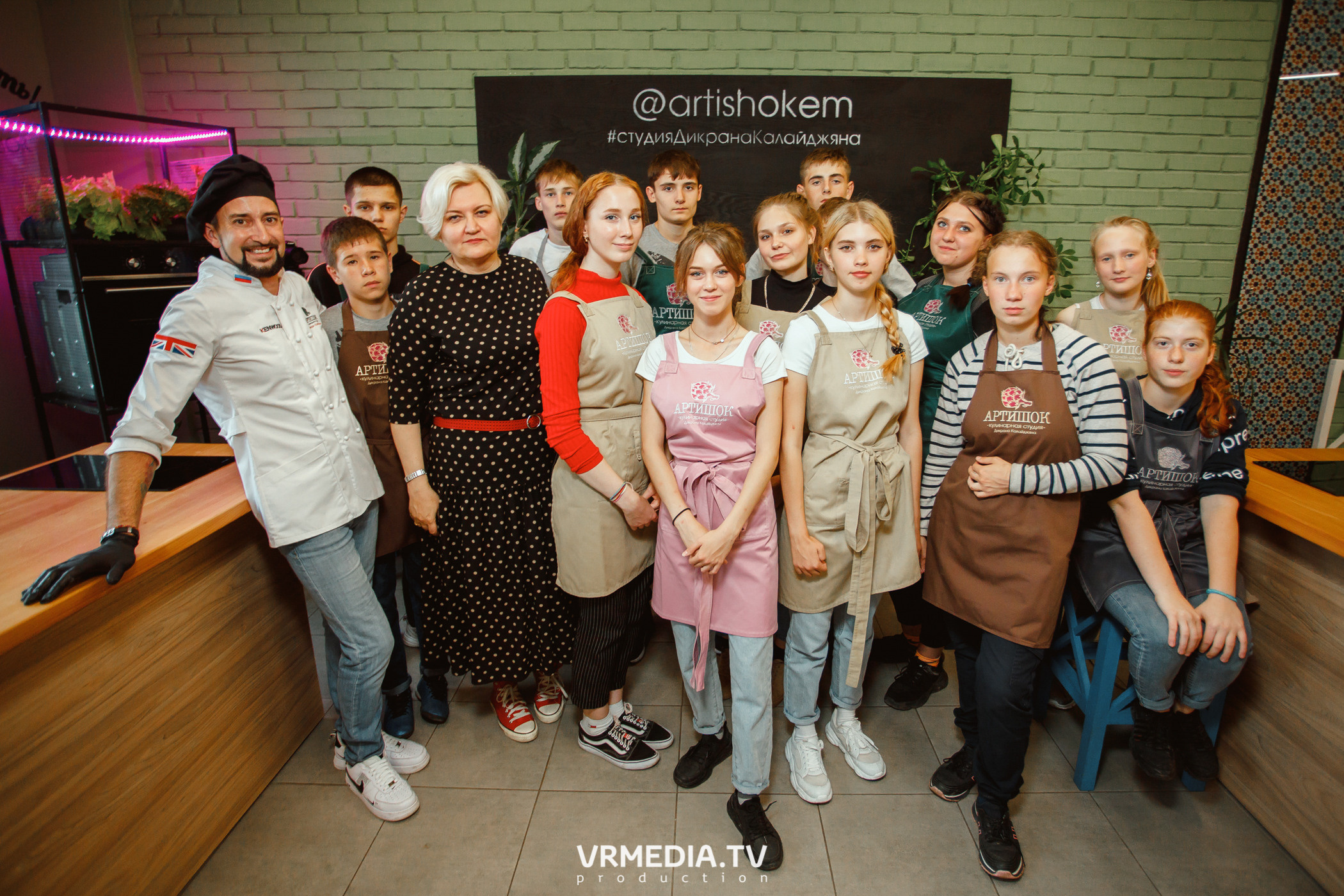 Выпускной 9 класс детского дома #105 в студии «Артишок»