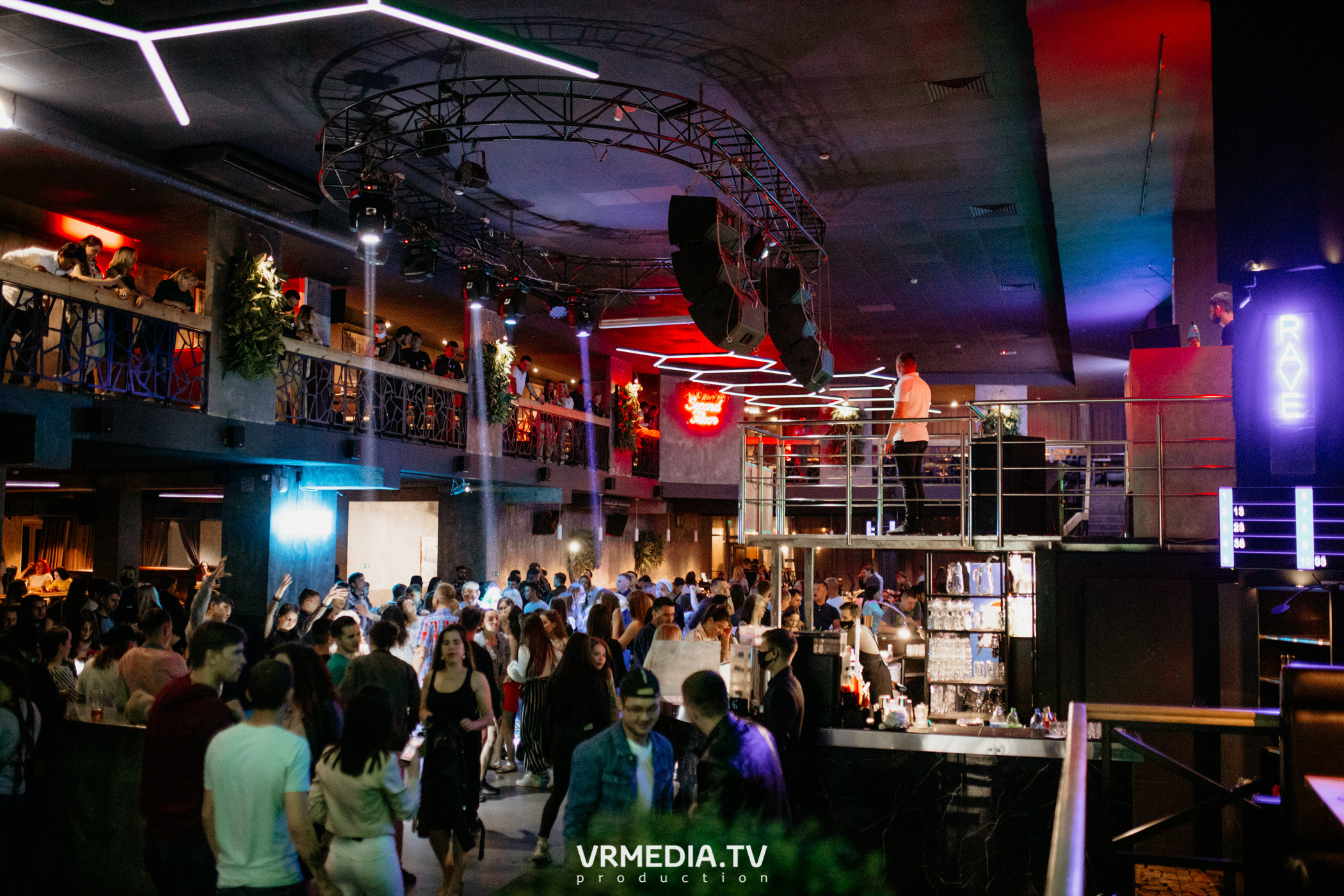 Выходные в баре «DOSKI»