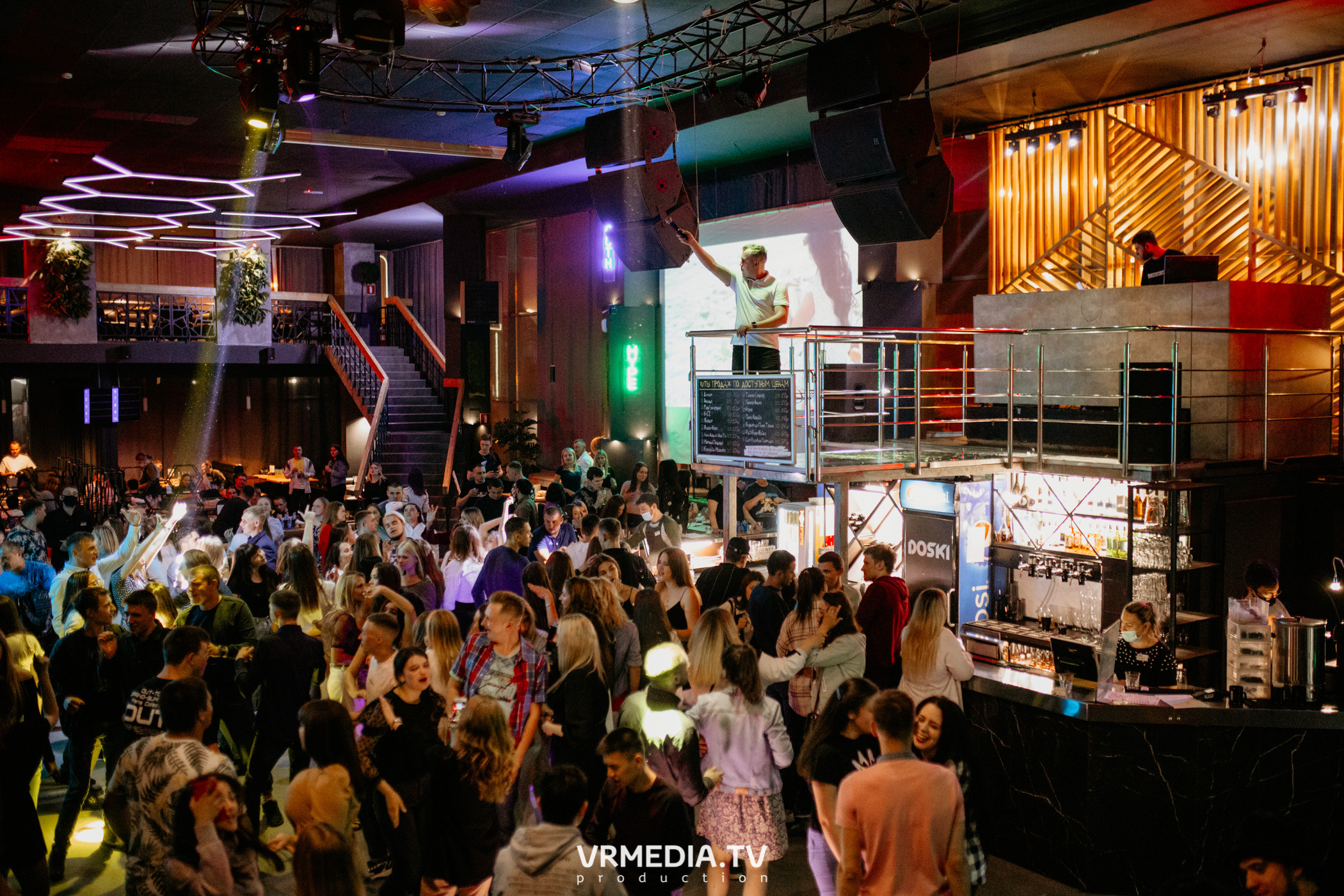 Выходные в баре «DOSKI»