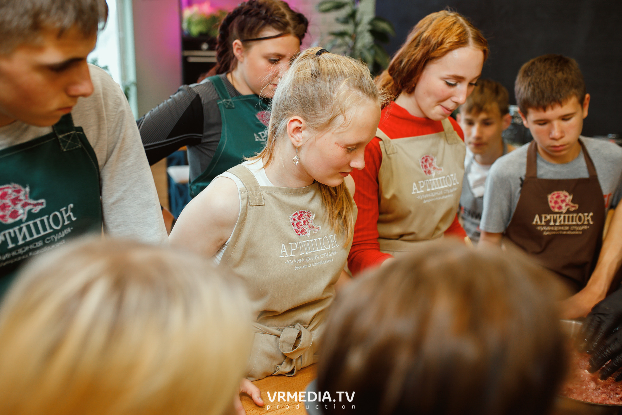 Выпускной 9 класс детского дома #105 в студии «Артишок»