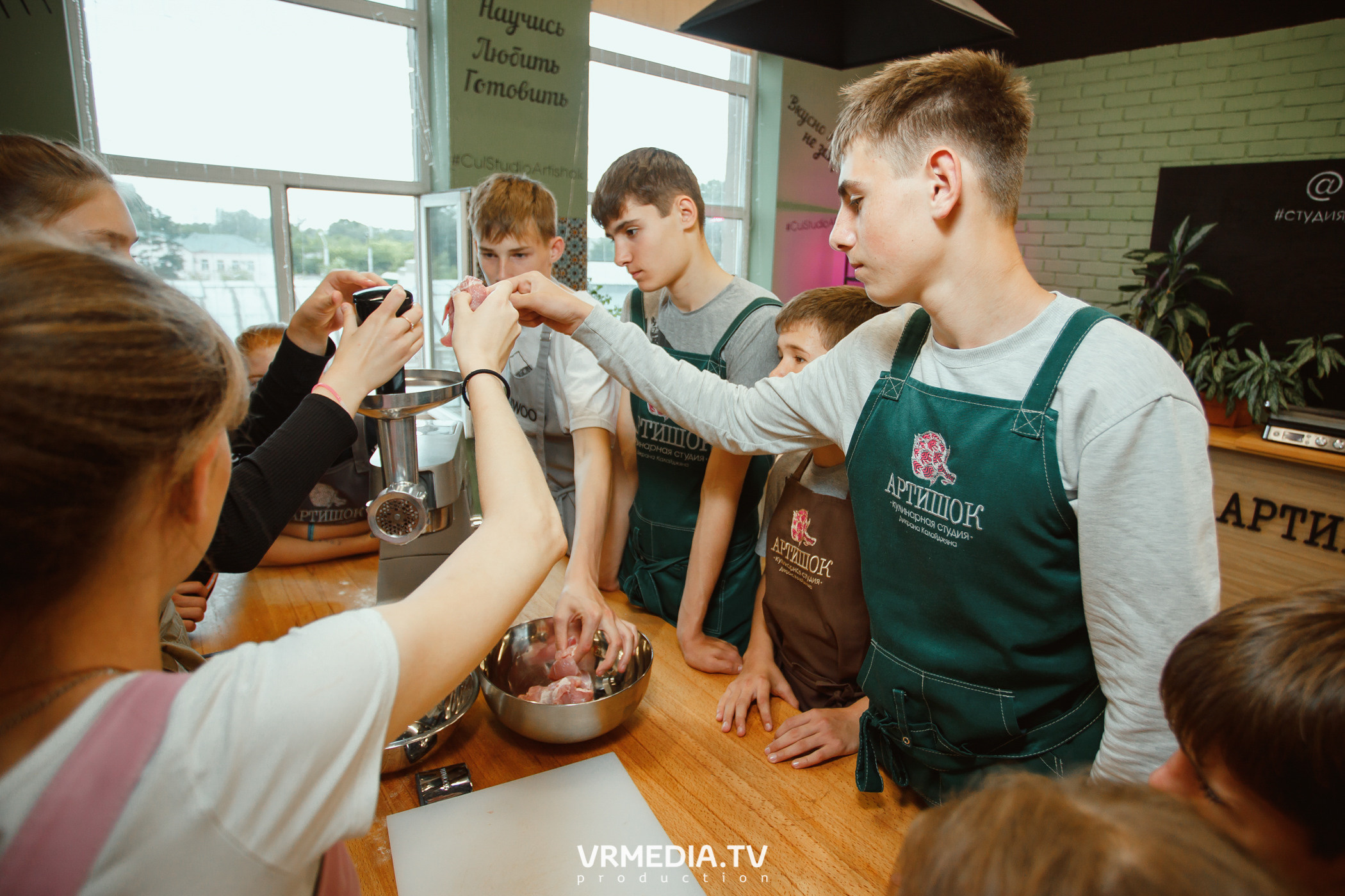 Выпускной 9 класс детского дома #105 в студии «Артишок»