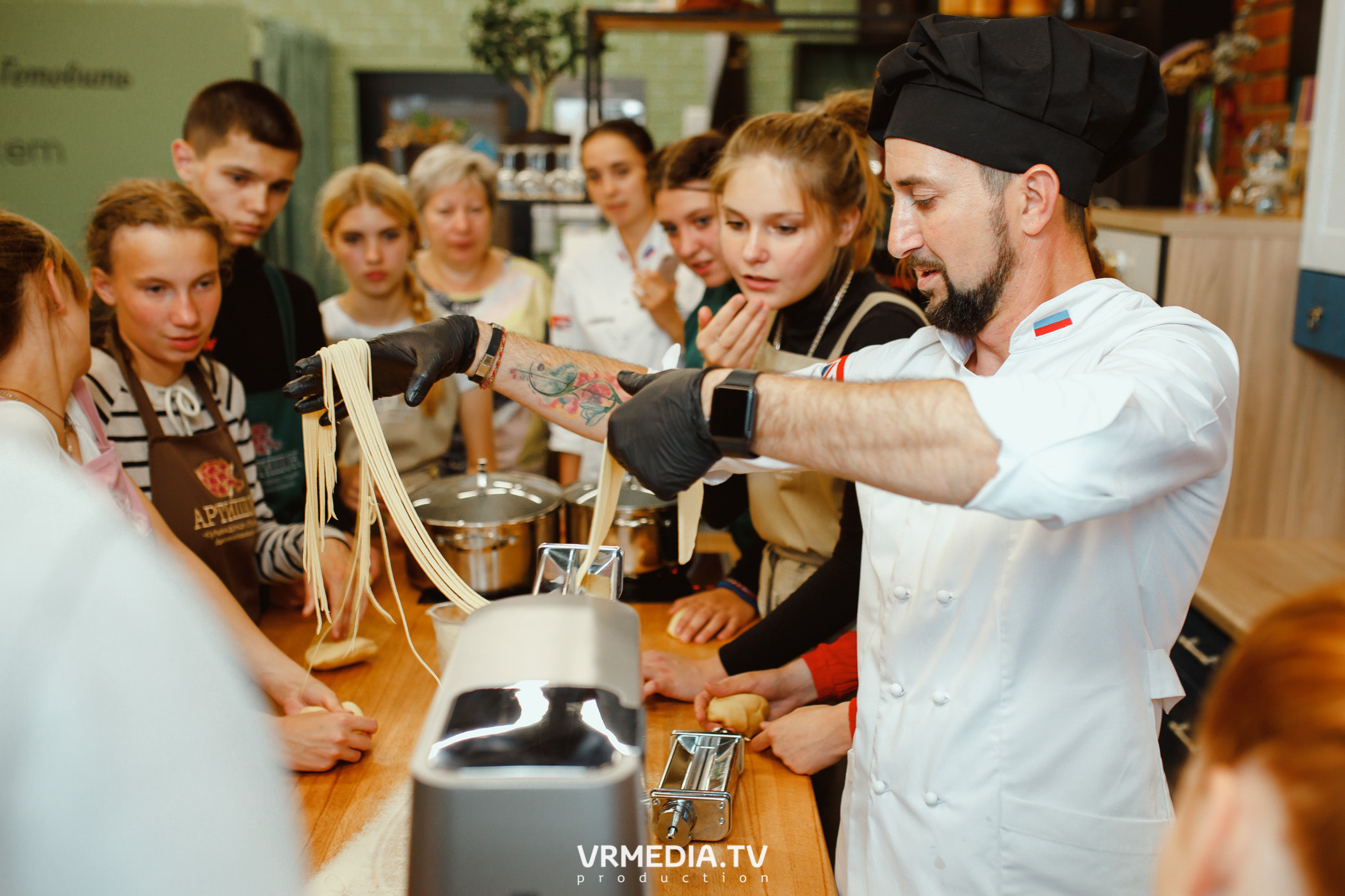 Выпускной 9 класс детского дома #105 в студии «Артишок»