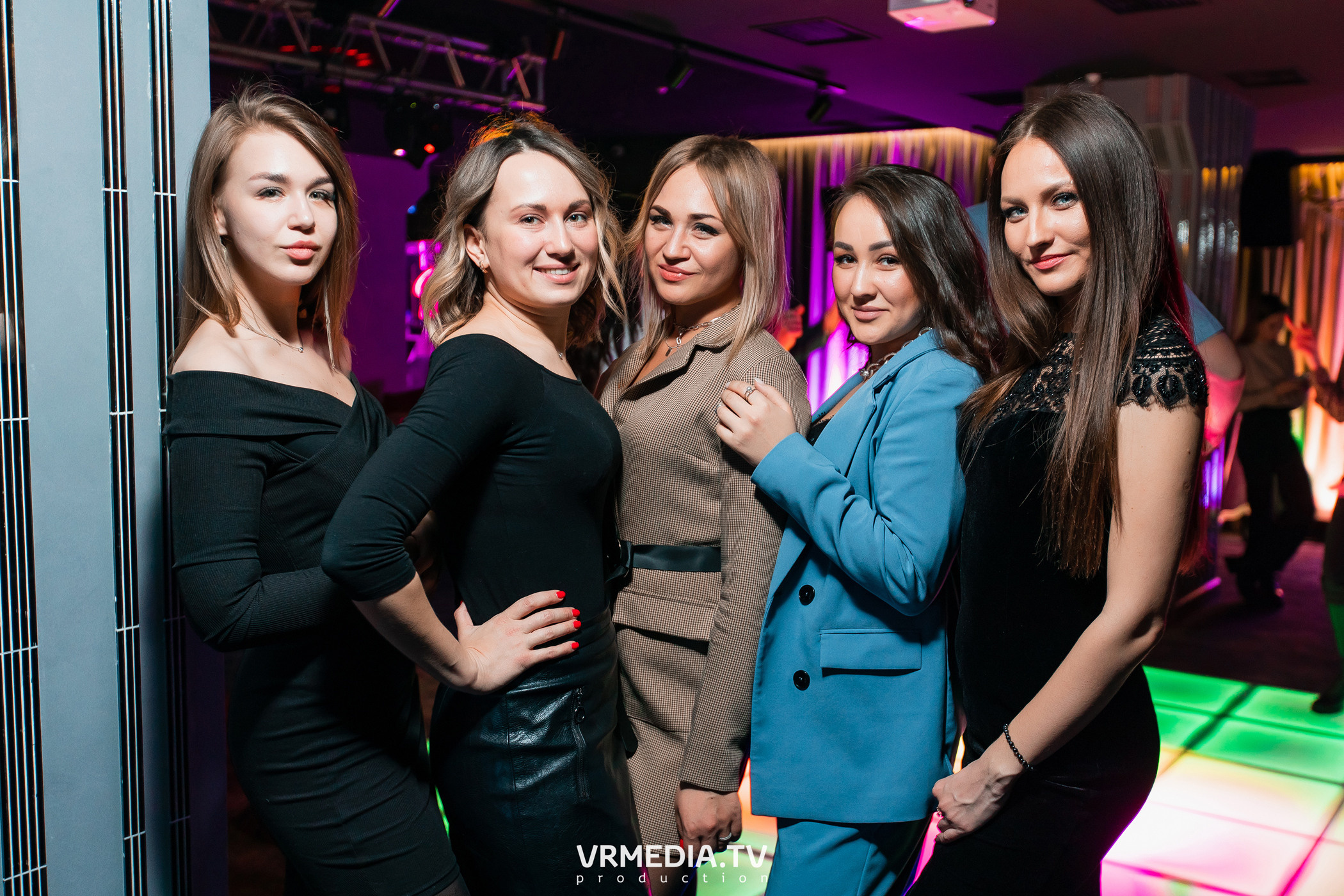 Выходные в караоке «Volna»