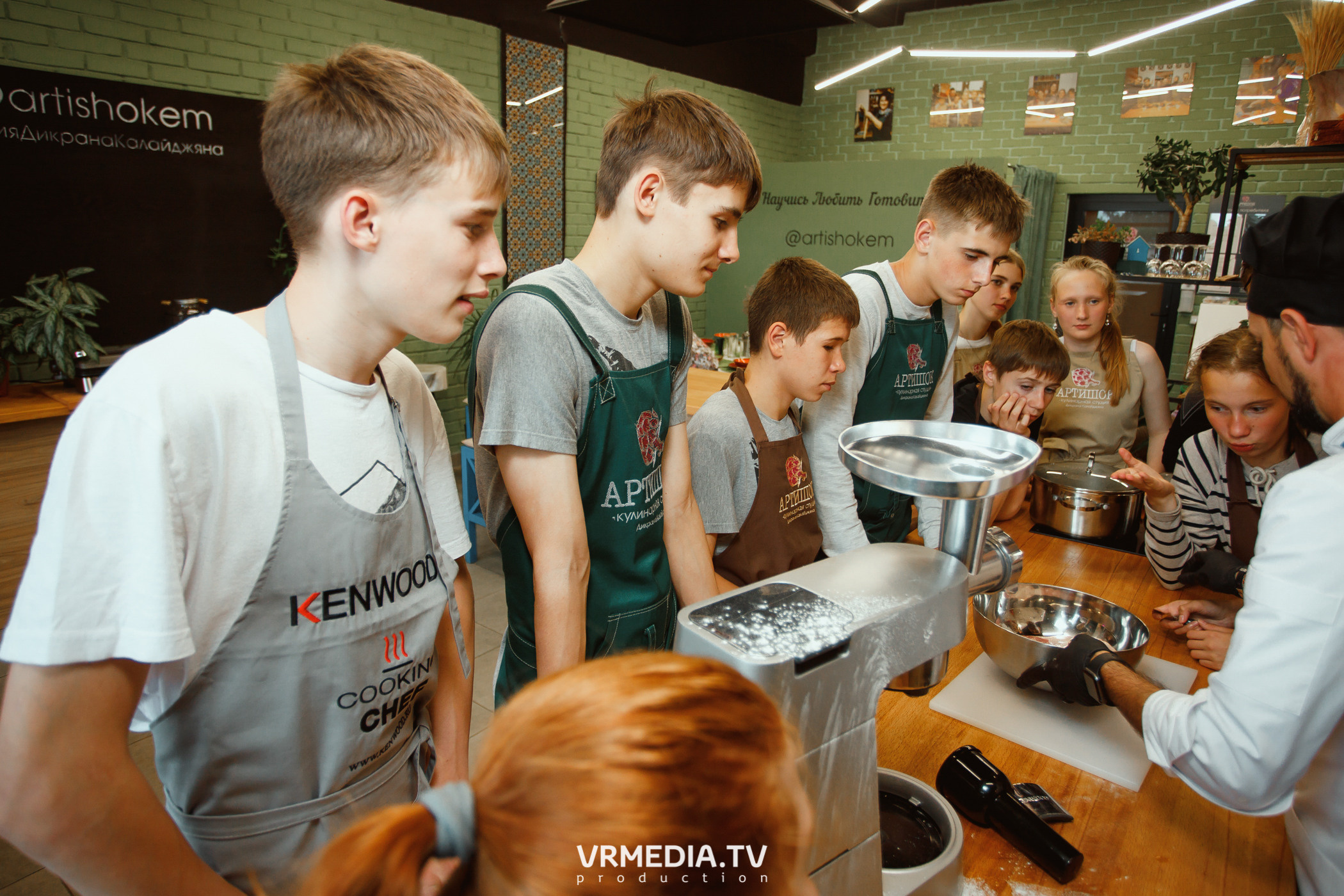 Выпускной 9 класс детского дома #105 в студии «Артишок»