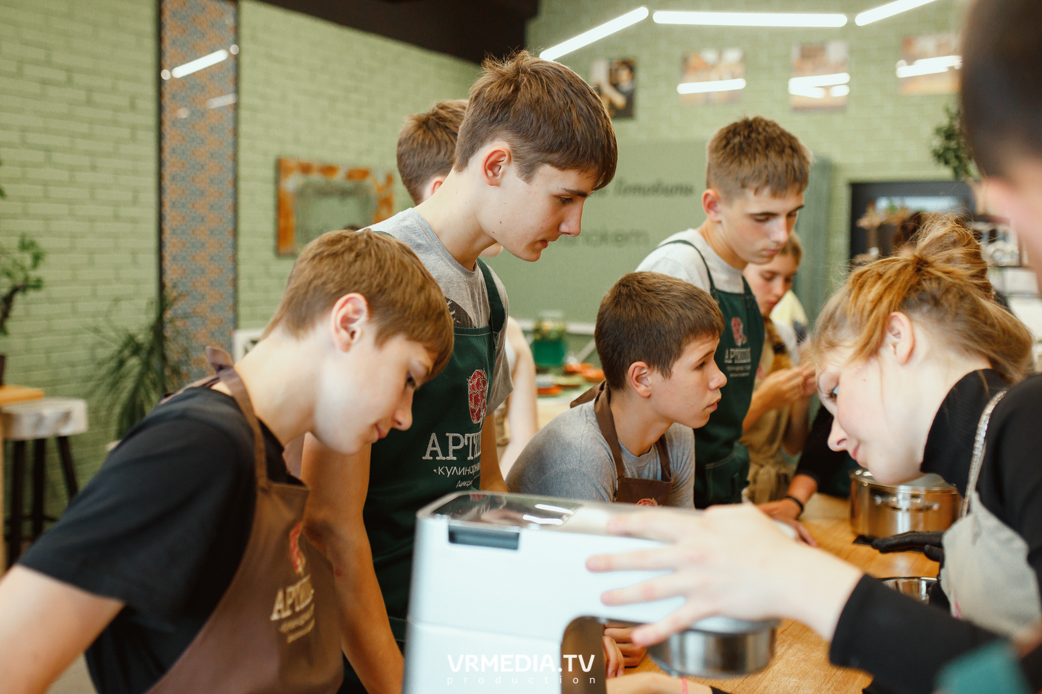 Выпускной 9 класс детского дома #105 в студии «Артишок»