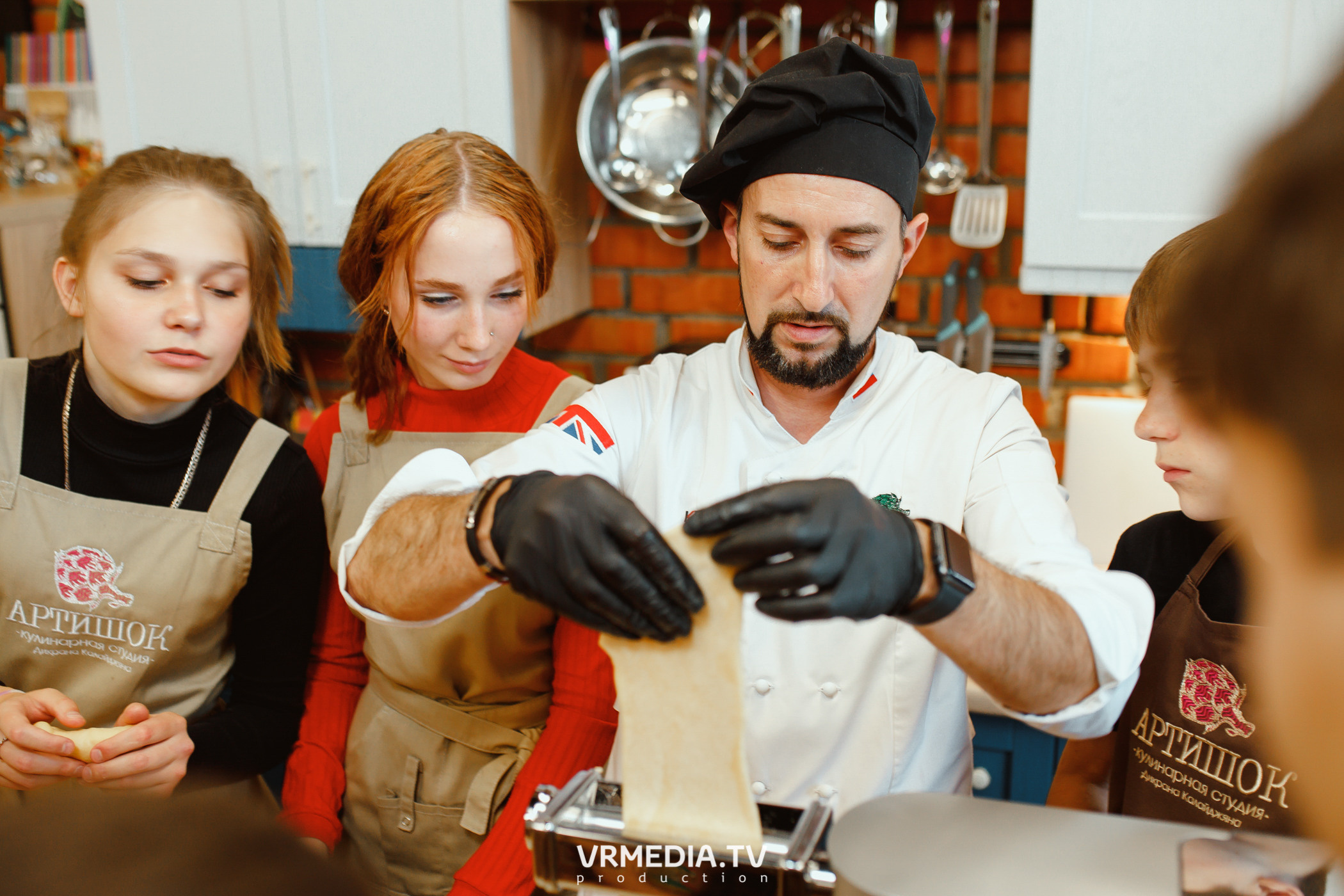 Выпускной 9 класс детского дома #105 в студии «Артишок»