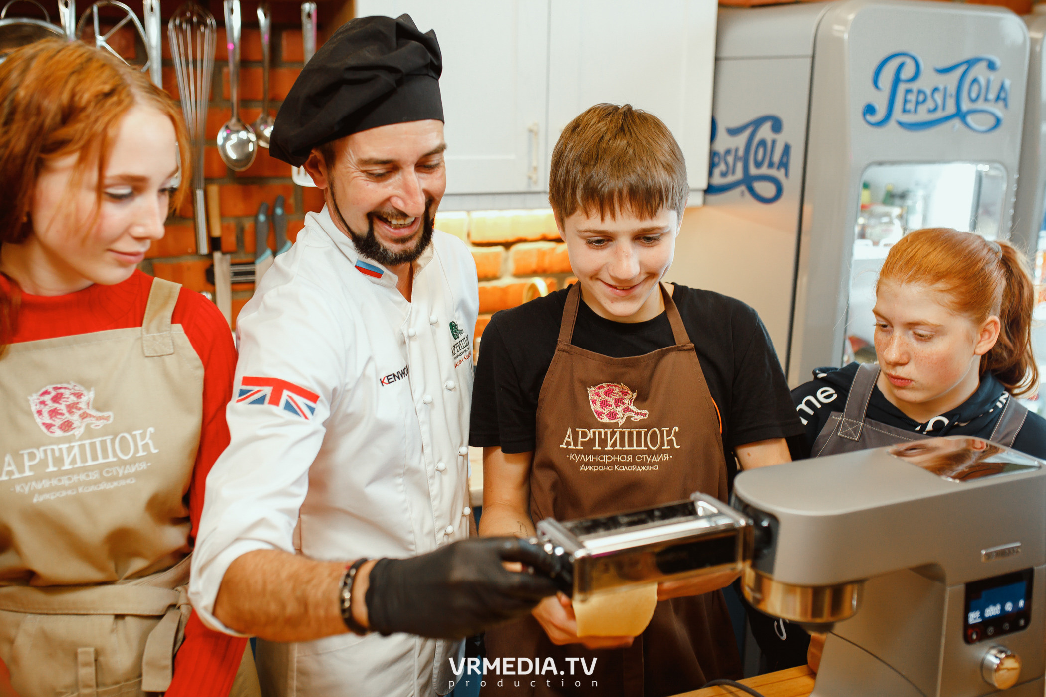 Выпускной 9 класс детского дома #105 в студии «Артишок»