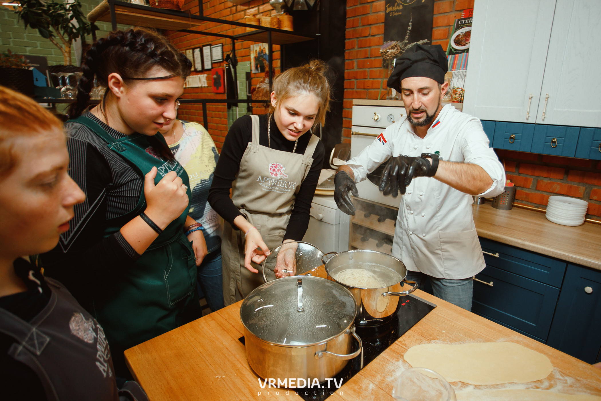 Выпускной 9 класс детского дома #105 в студии «Артишок»