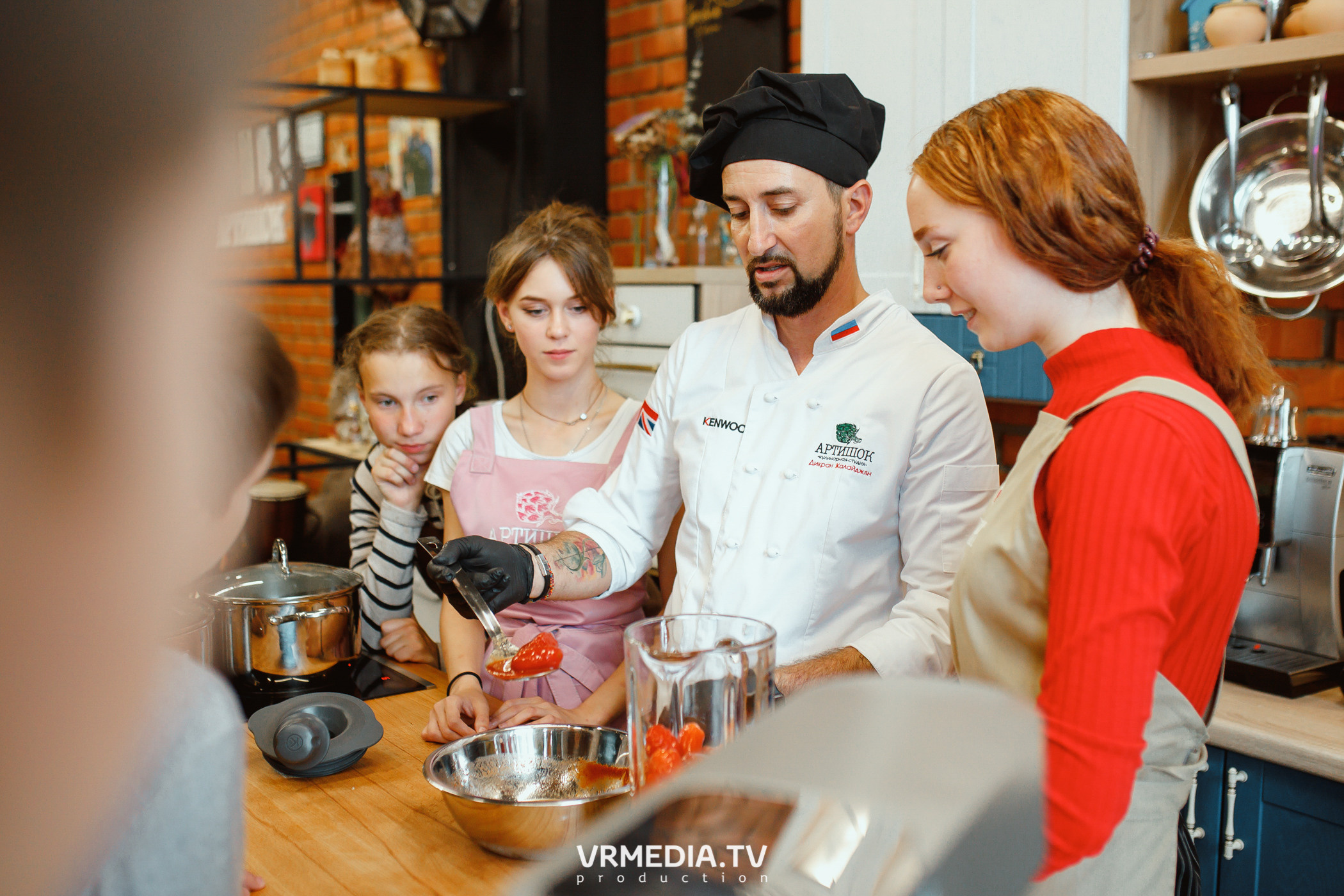 Выпускной 9 класс детского дома #105 в студии «Артишок»