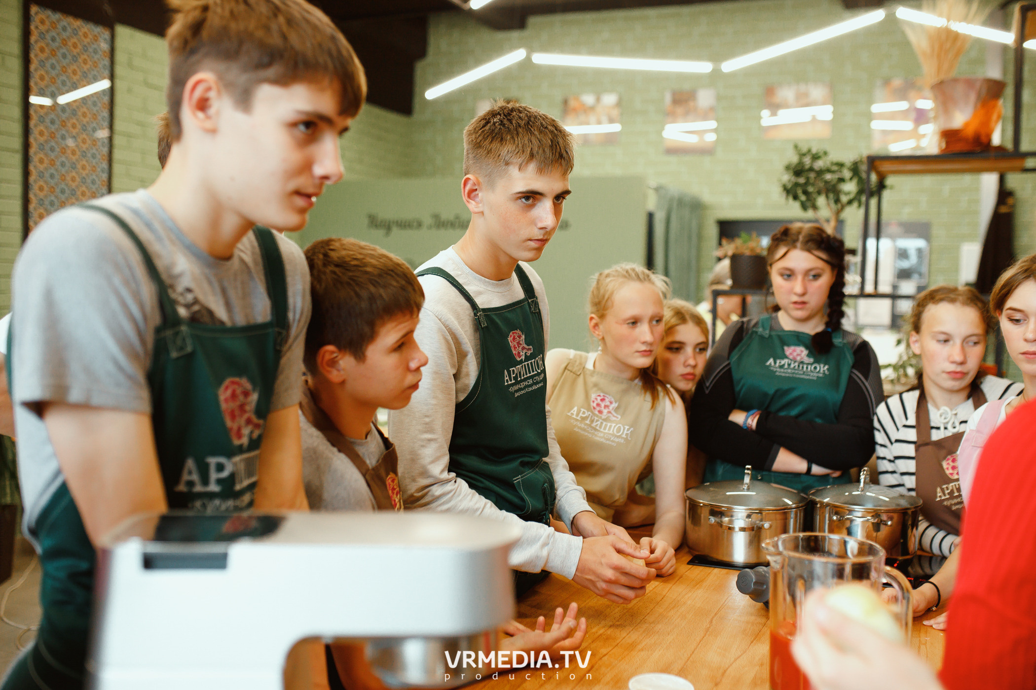 Выпускной 9 класс детского дома #105 в студии «Артишок»