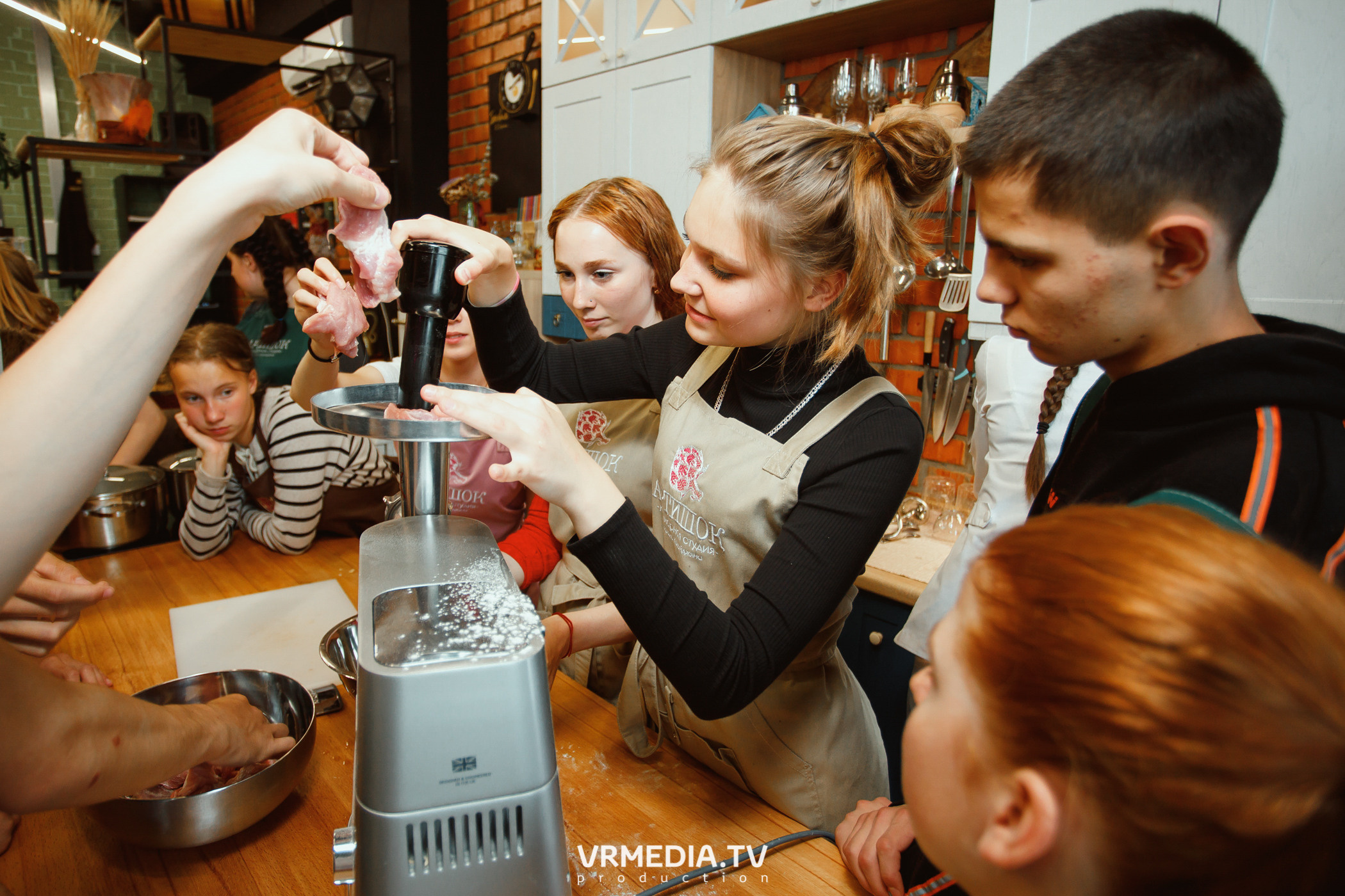 Выпускной 9 класс детского дома #105 в студии «Артишок»