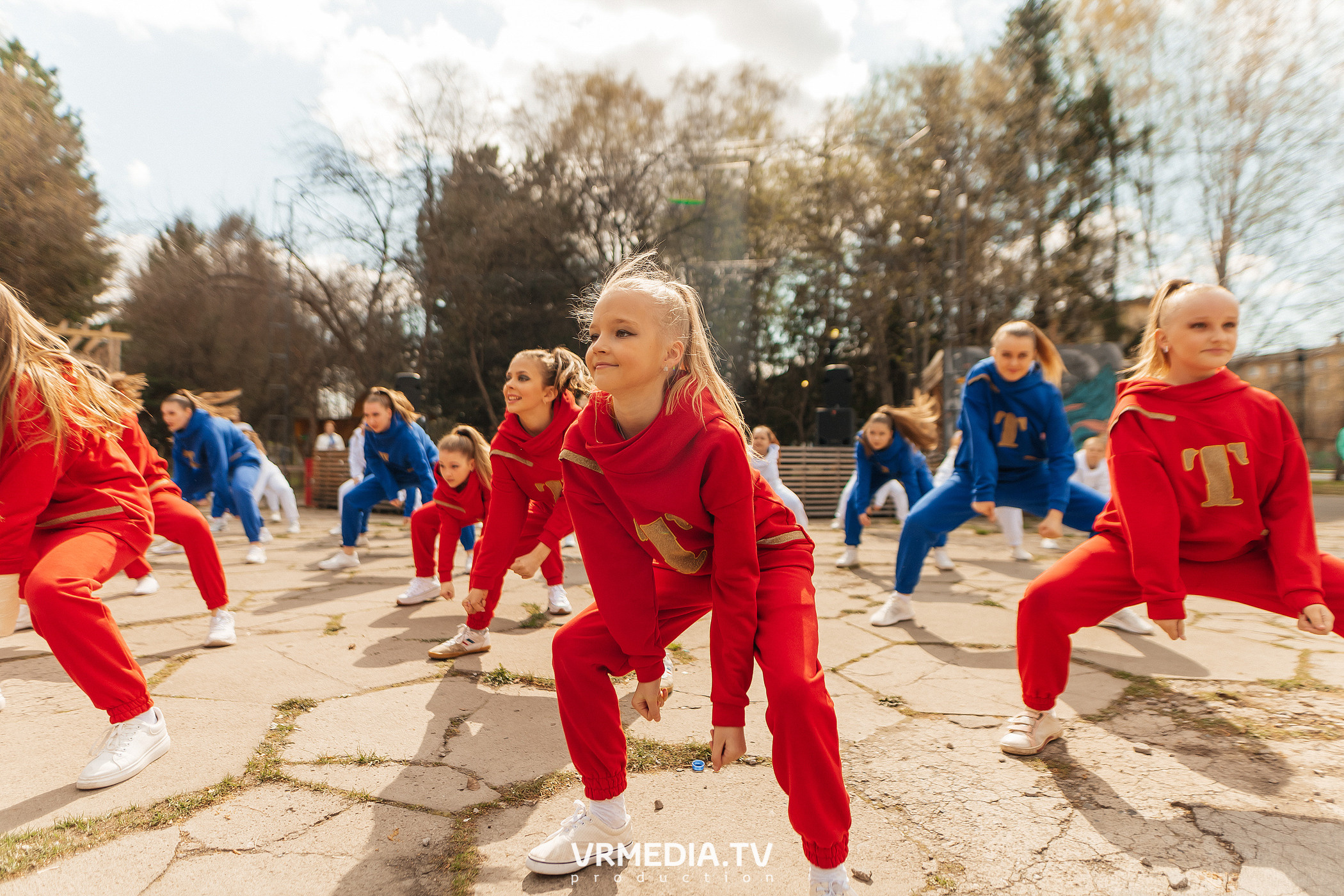 Флэшмоб студии-школы Аллы Духовой «Todes» Кемерово в честь дня Великой