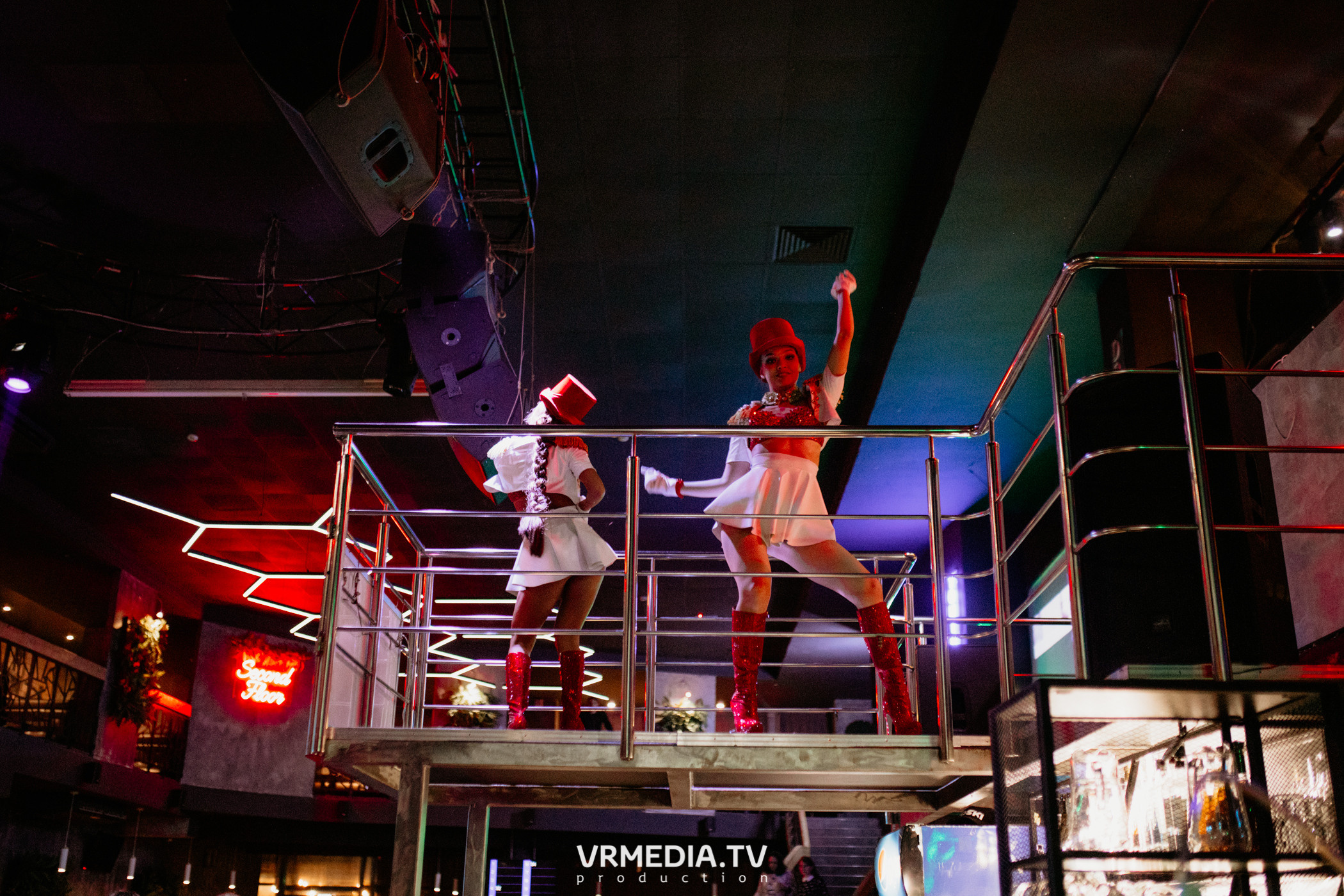 Выходные в баре «DOSKI»