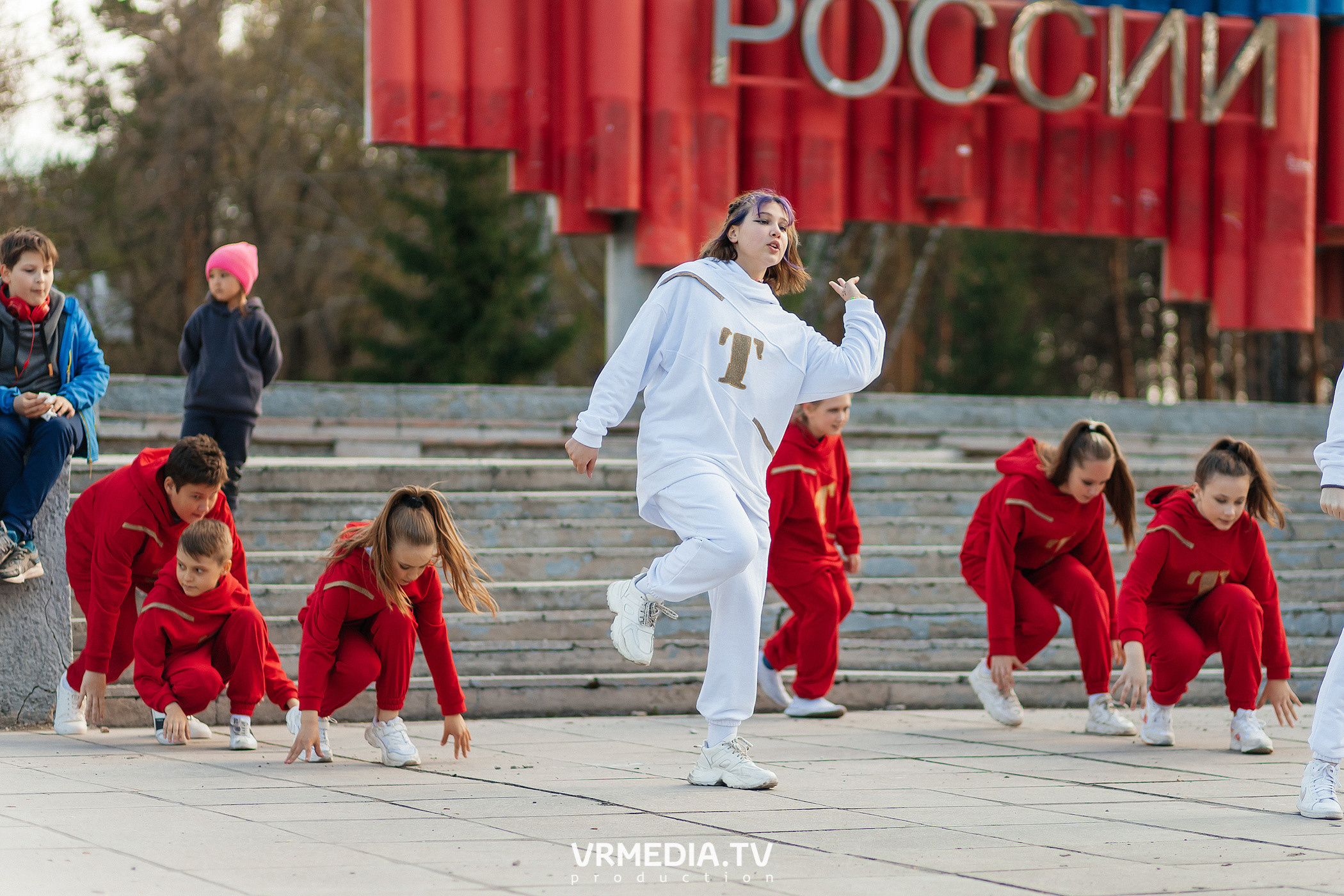Флэшмоб студии-школы Аллы Духовой «Todes» Кемерово в честь дня Великой