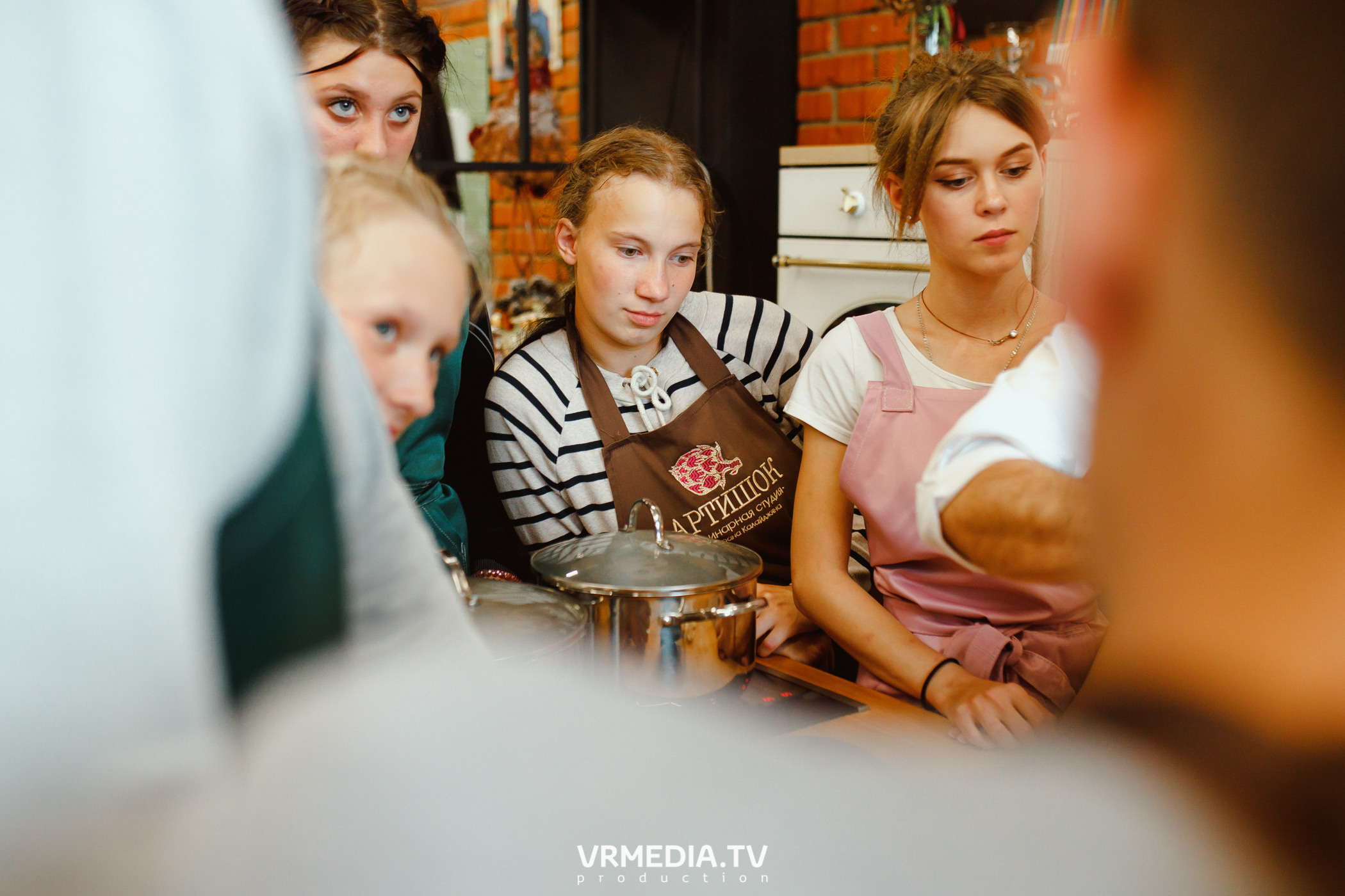 Выпускной 9 класс детского дома #105 в студии «Артишок»