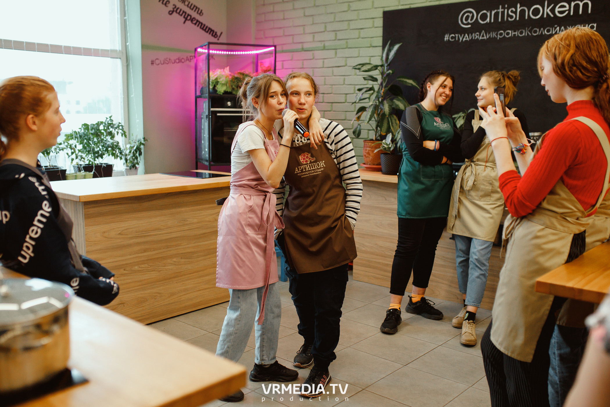 Выпускной 9 класс детского дома #105 в студии «Артишок»