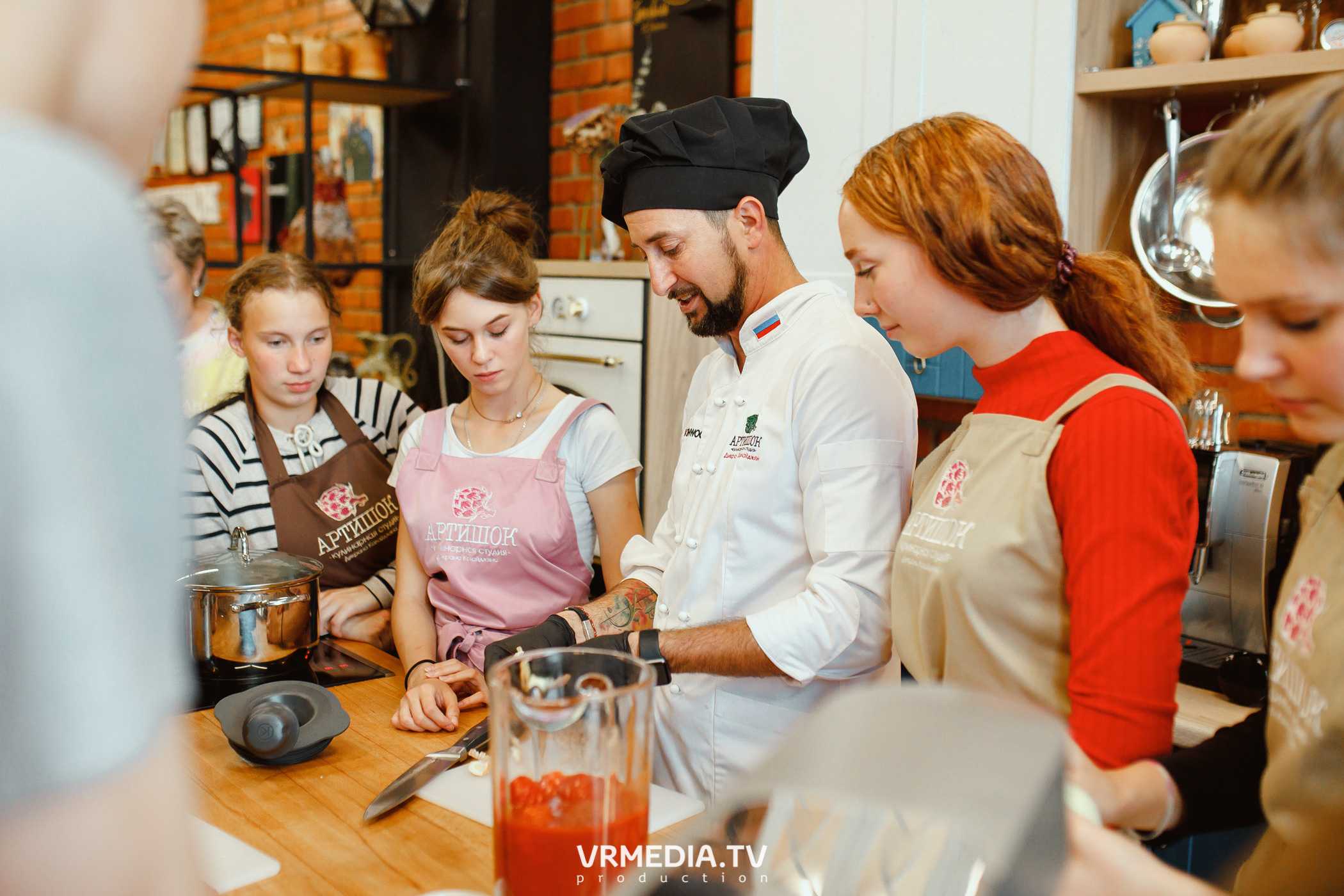 Выпускной 9 класс детского дома #105 в студии «Артишок»