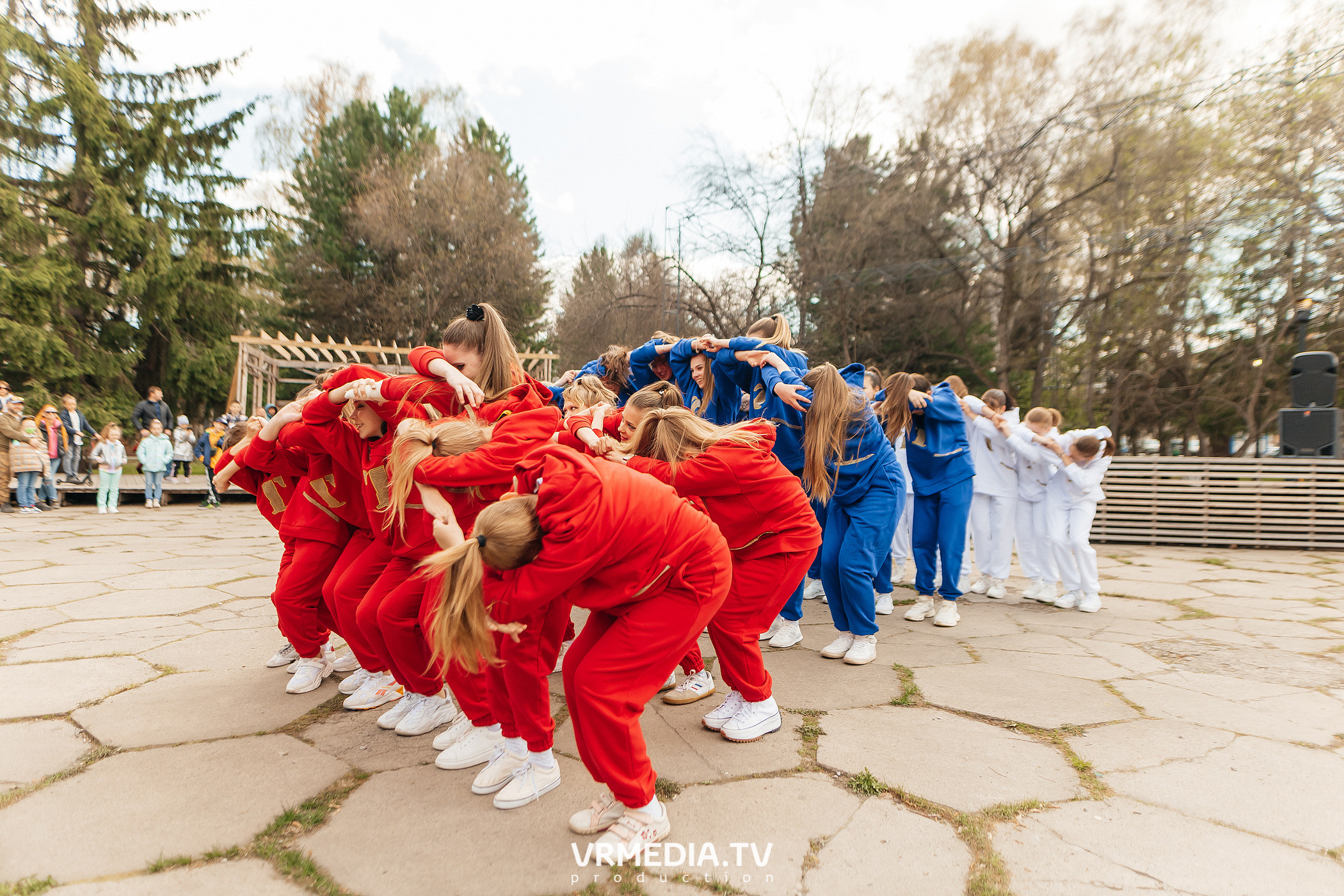 Флэшмоб студии-школы Аллы Духовой «Todes» Кемерово в честь дня Великой