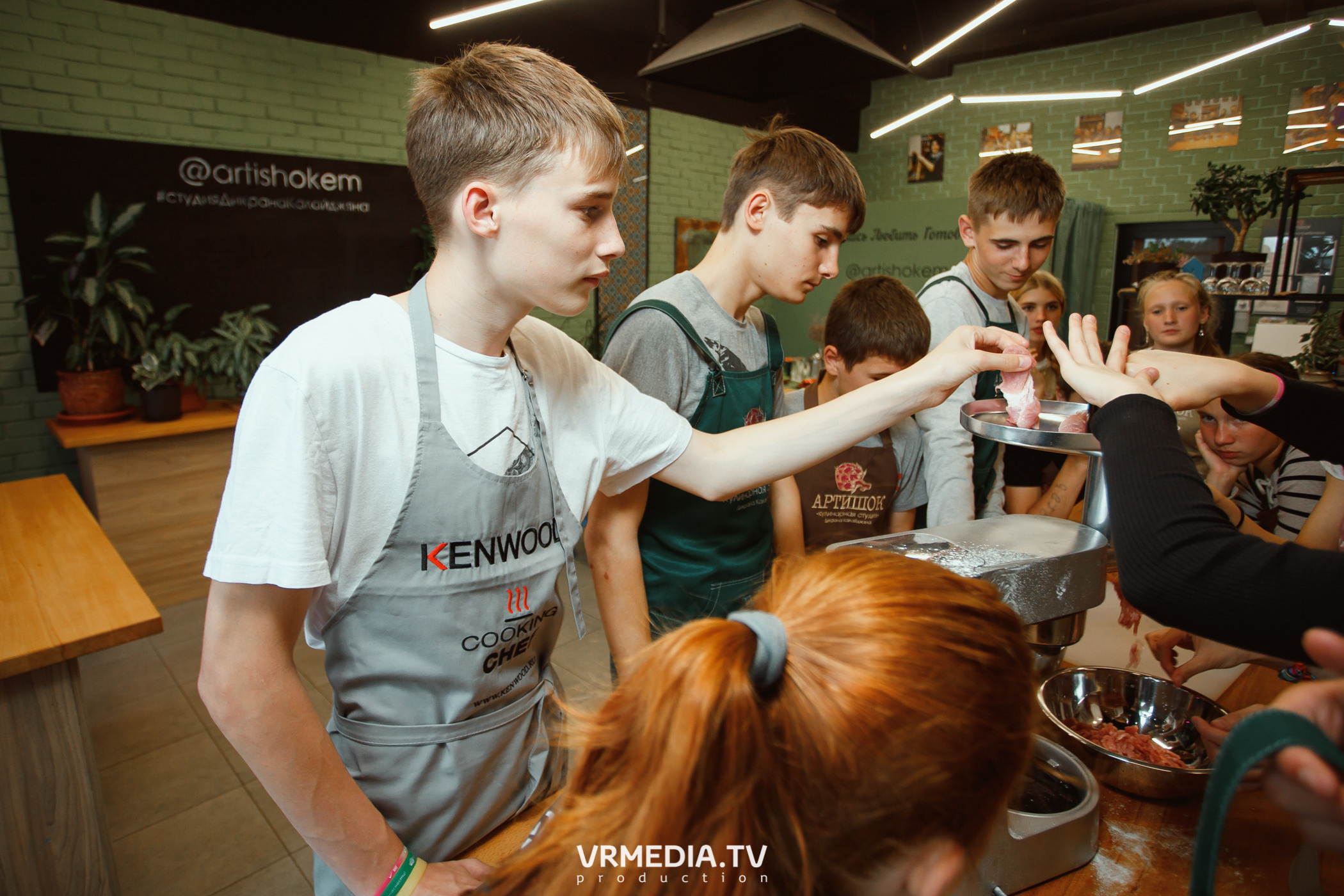 Выпускной 9 класс детского дома #105 в студии «Артишок»