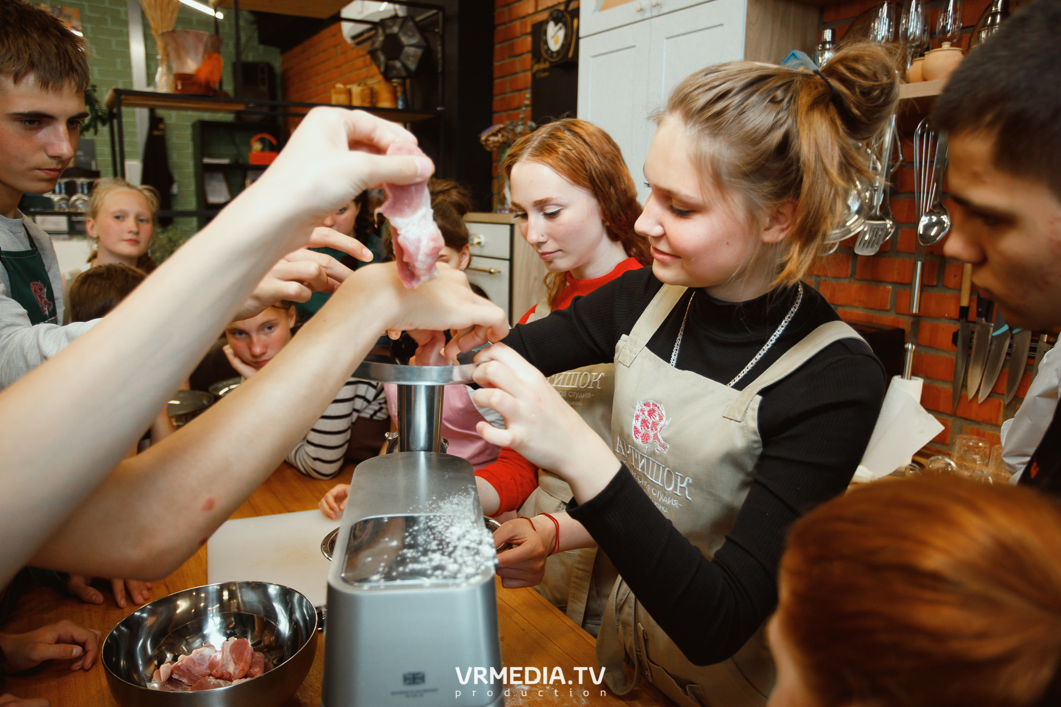 Выпускной 9 класс детского дома #105 в студии «Артишок»