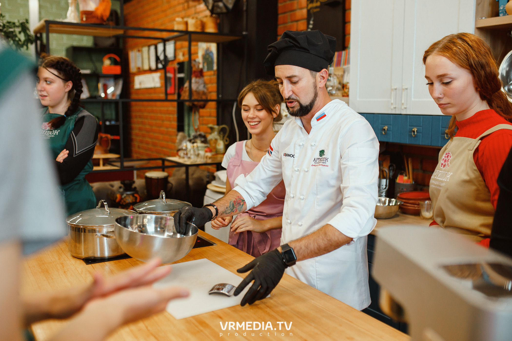 Выпускной 9 класс детского дома #105 в студии «Артишок»