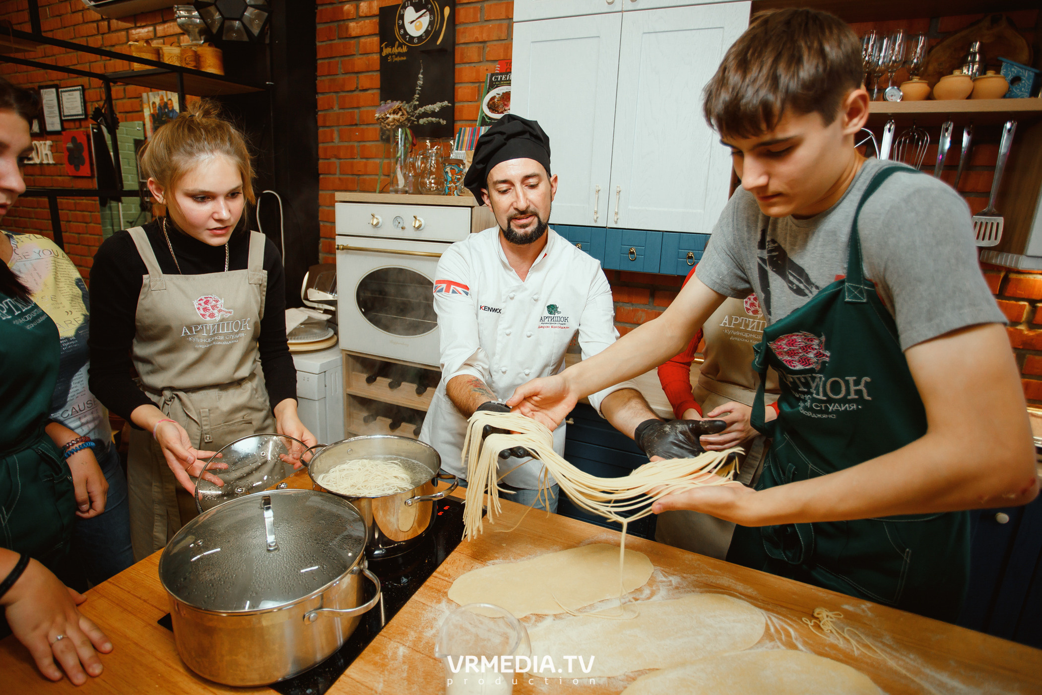 Выпускной 9 класс детского дома #105 в студии «Артишок»