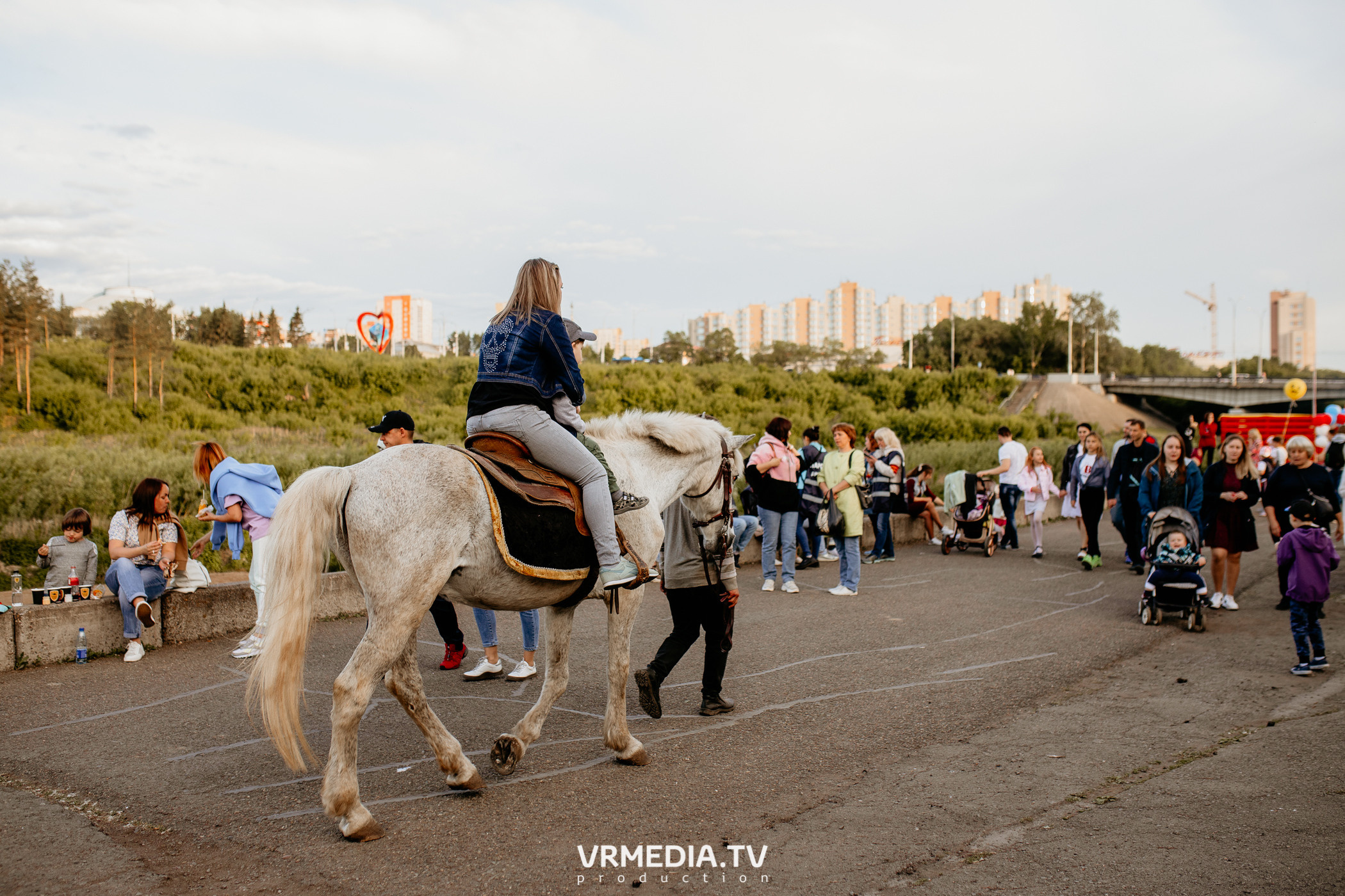 День города. День России