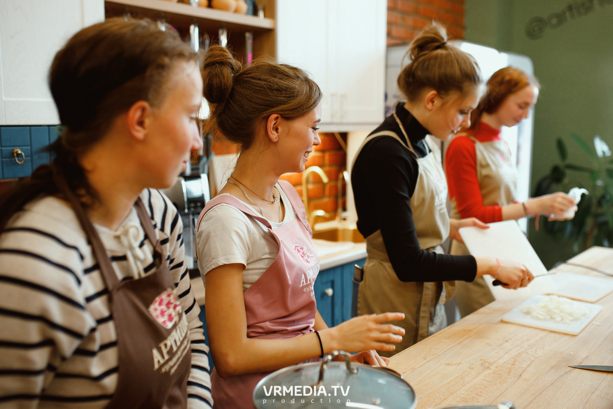 Выпускной 9 класс детского дома #105 в студии «Артишок»