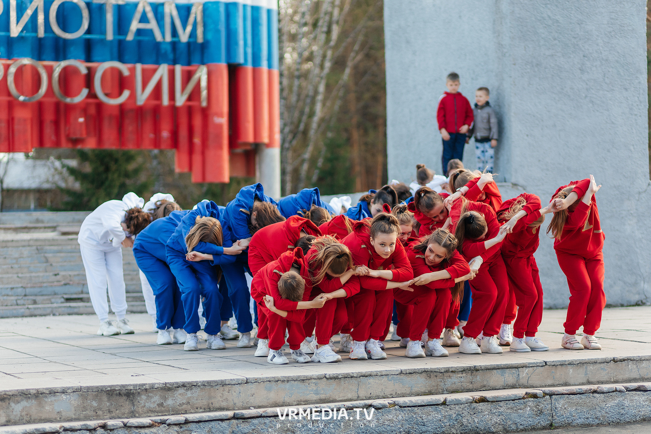Флэшмоб студии-школы Аллы Духовой «Todes» Кемерово в честь дня Великой