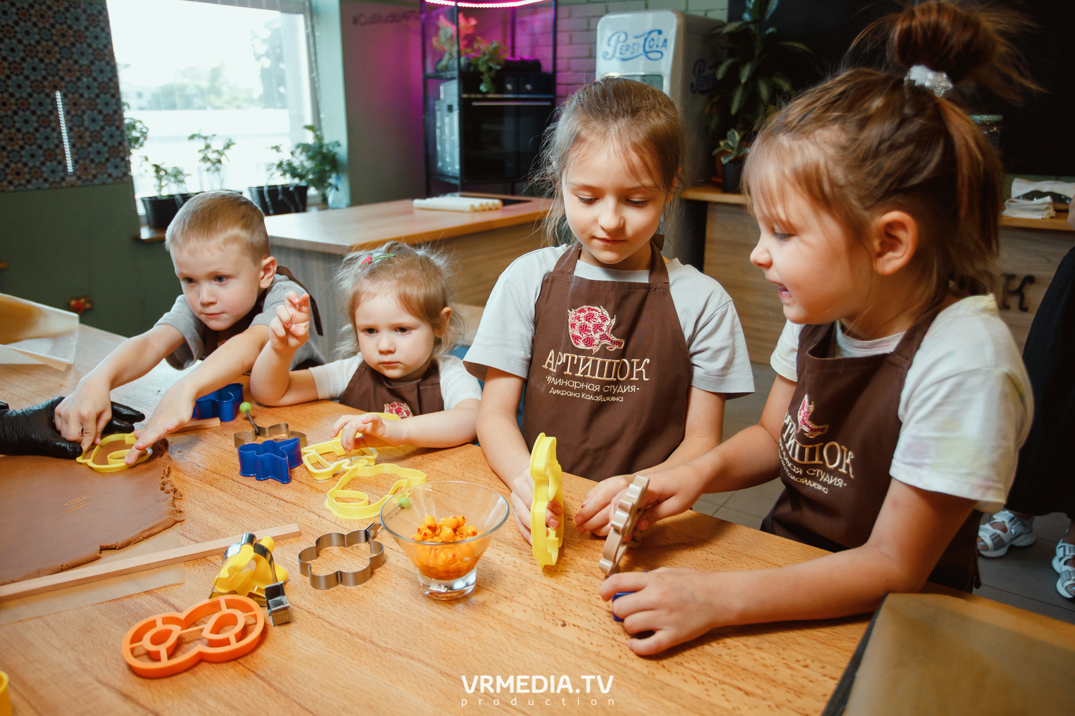 Благотворительный мастер класс #помогите_мии в кулинарной студии Артиш