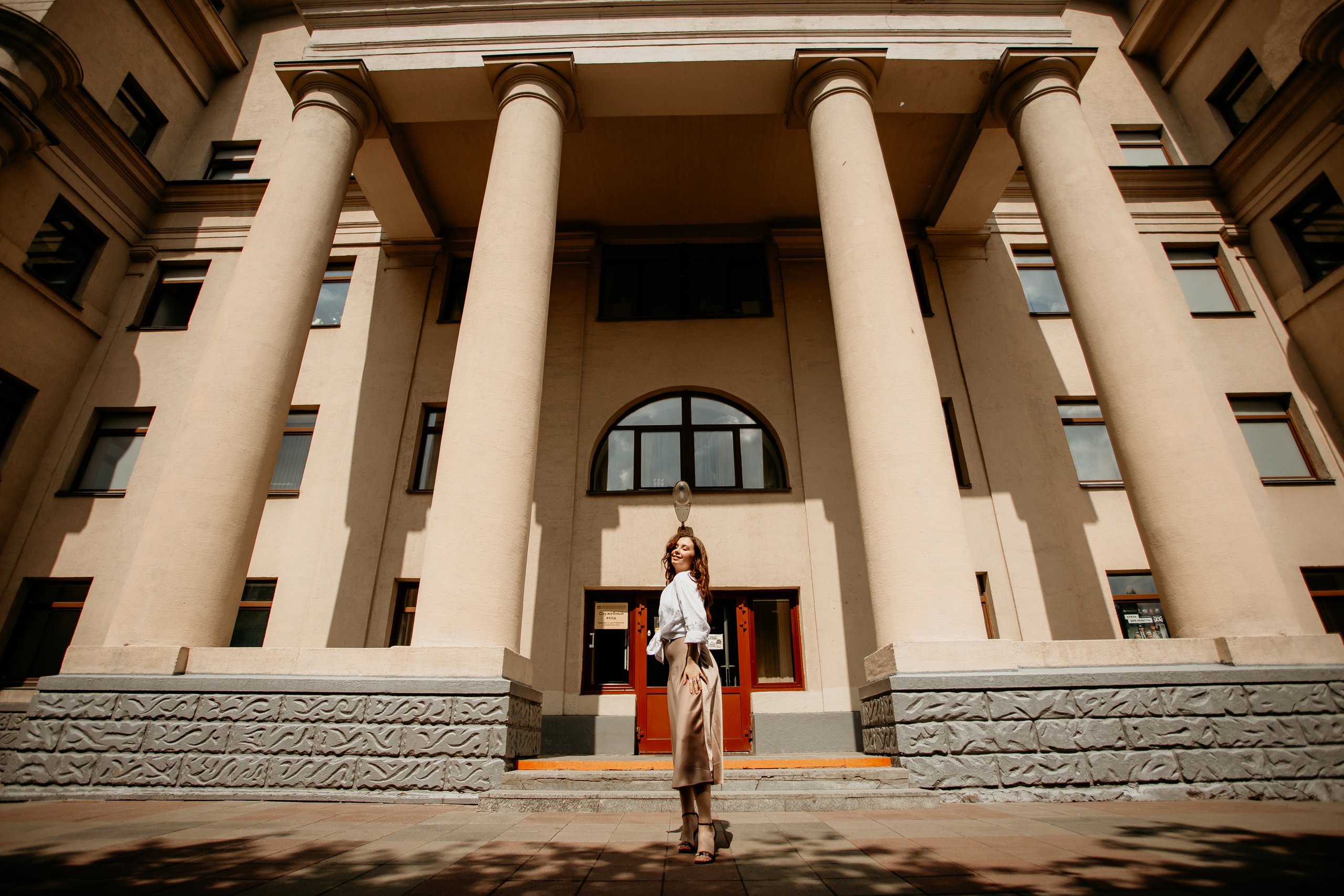 Драмтеатр (Весенняя, 11)