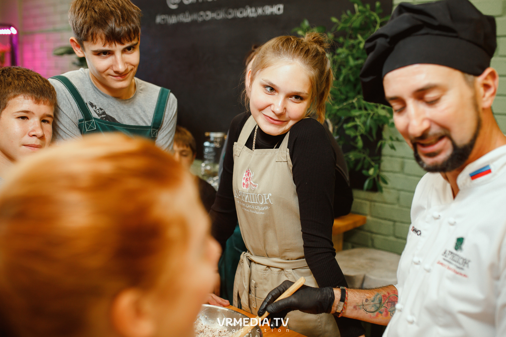 Выпускной 9 класс детского дома #105 в студии «Артишок»