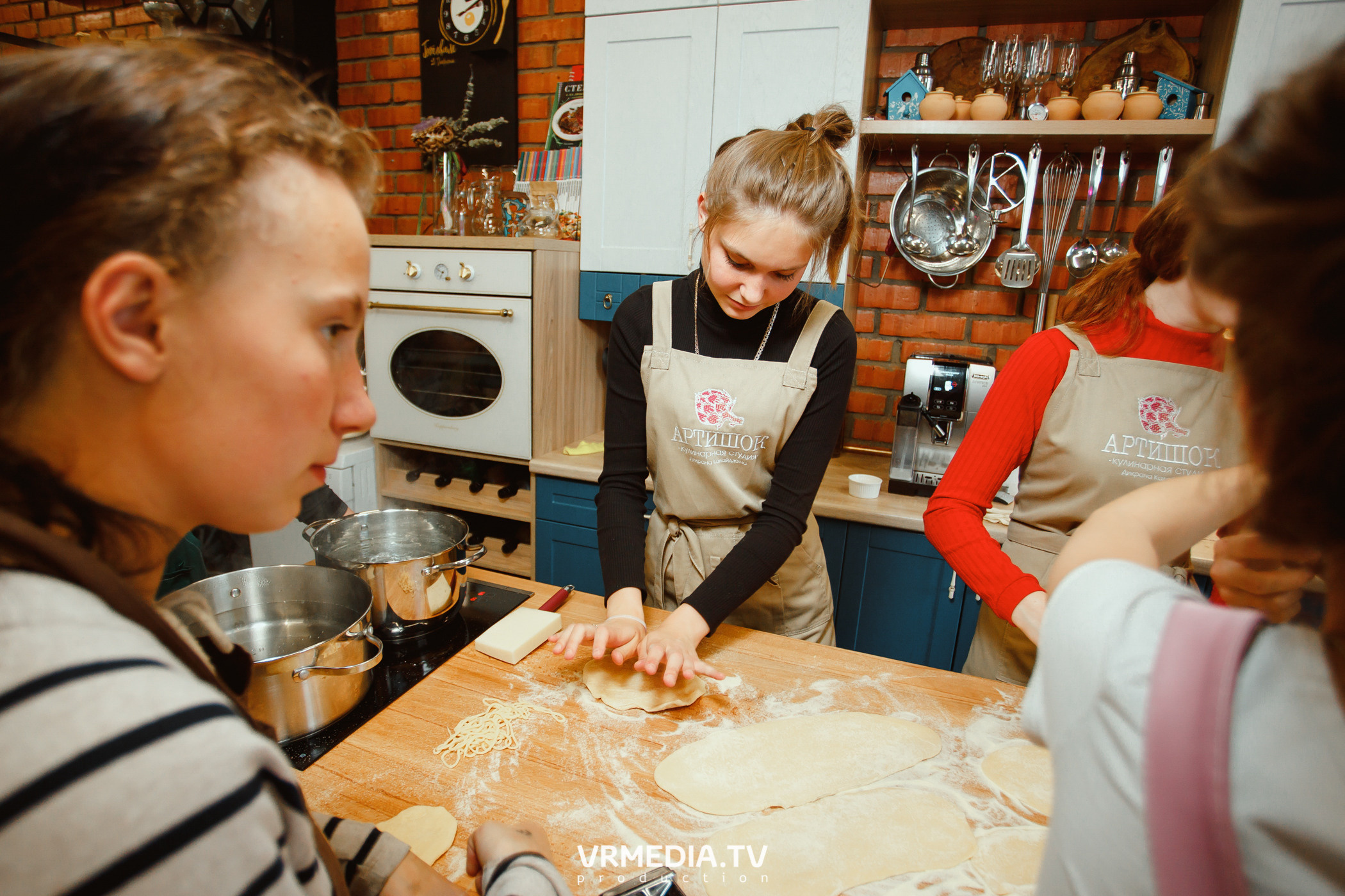 Выпускной 9 класс детского дома #105 в студии «Артишок»