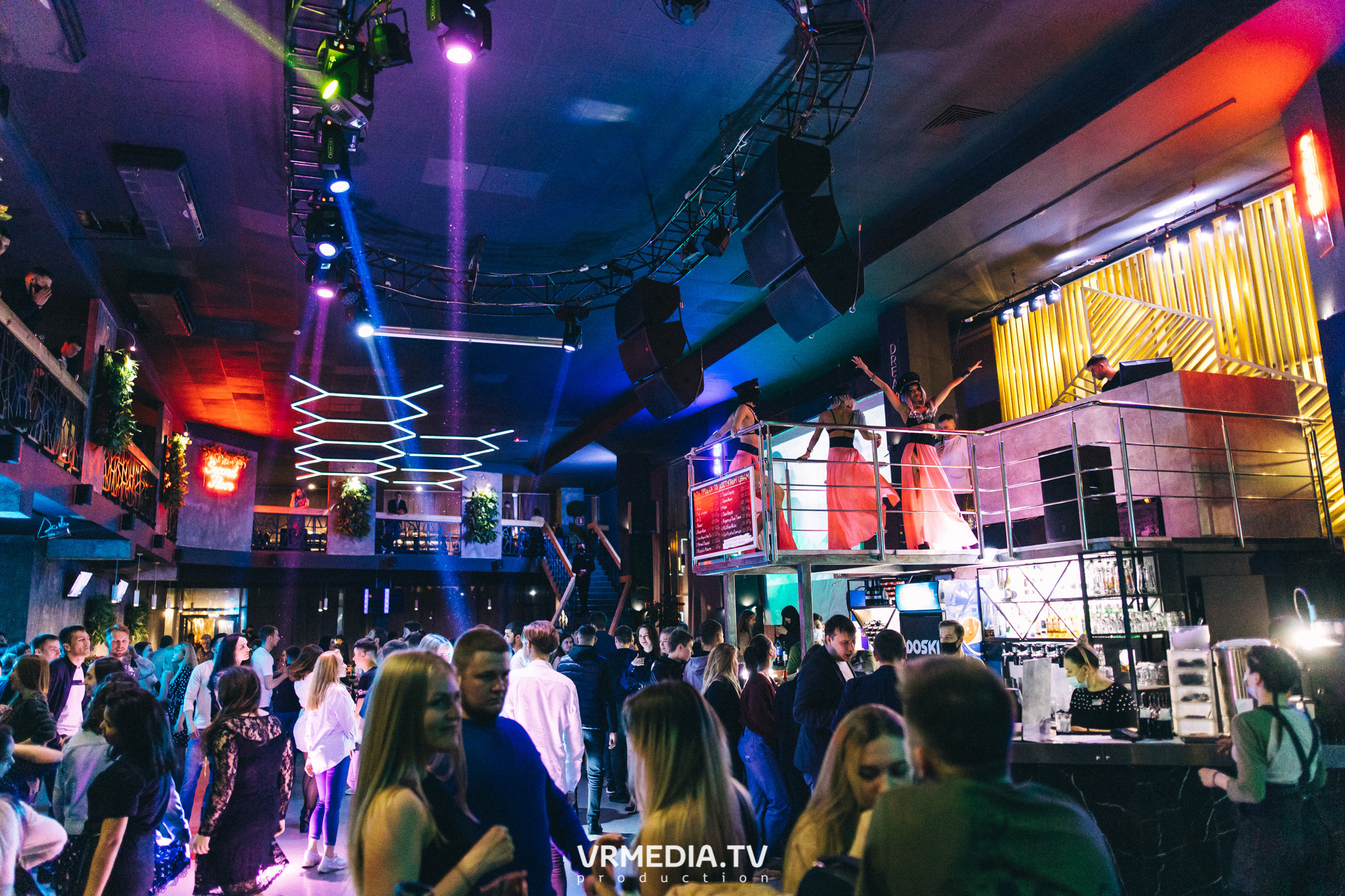 Выходные в баре «DOSKI»