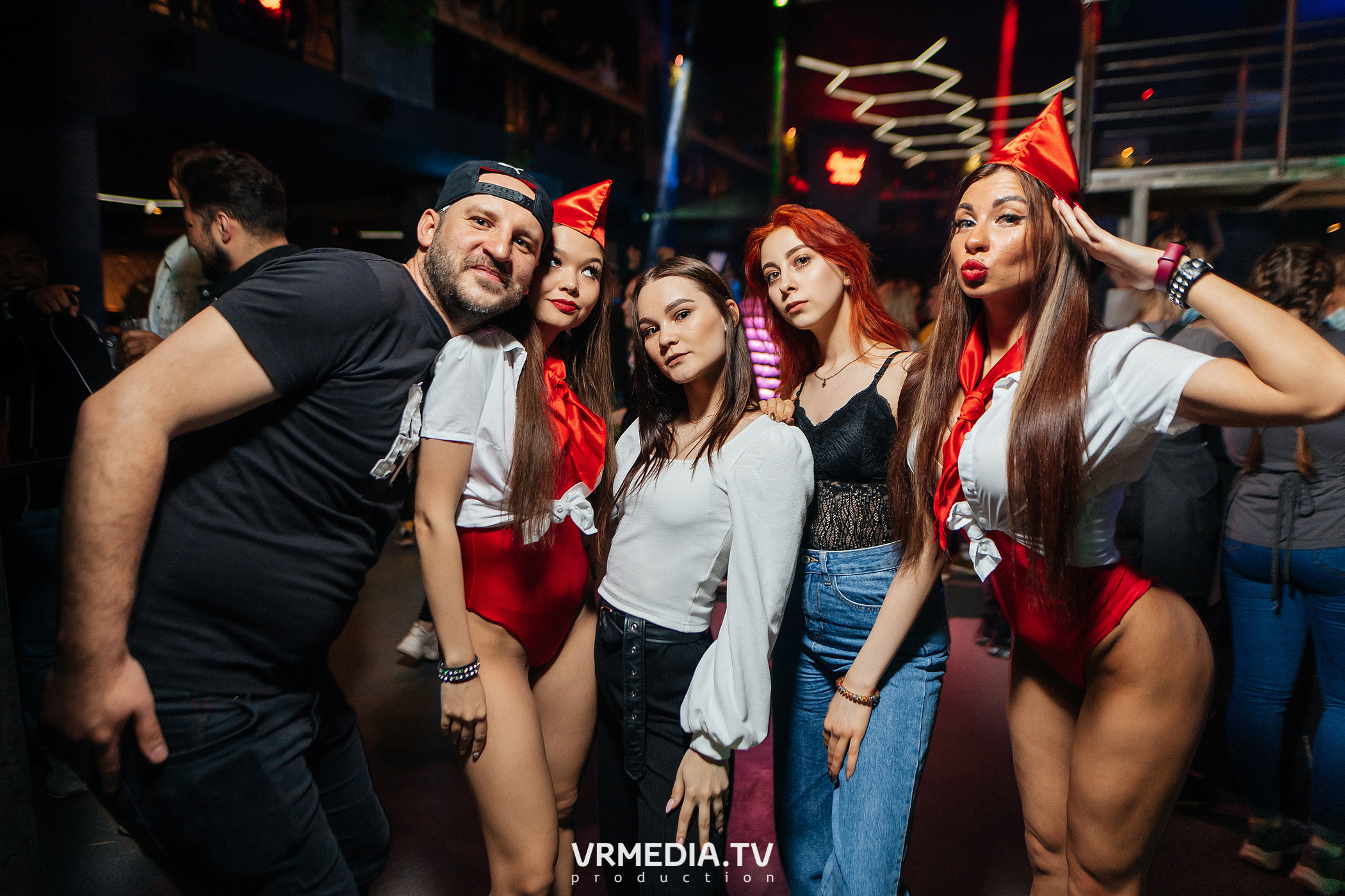 Выходные в баре «DOSKI»