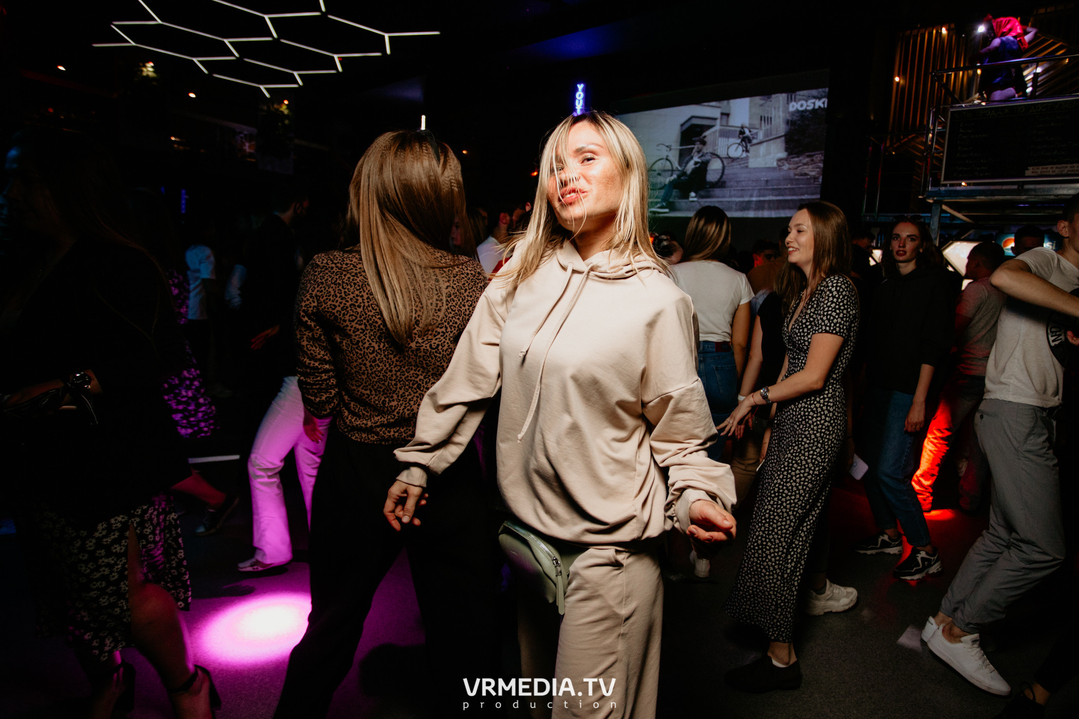 Выходные в баре «DOSKI»