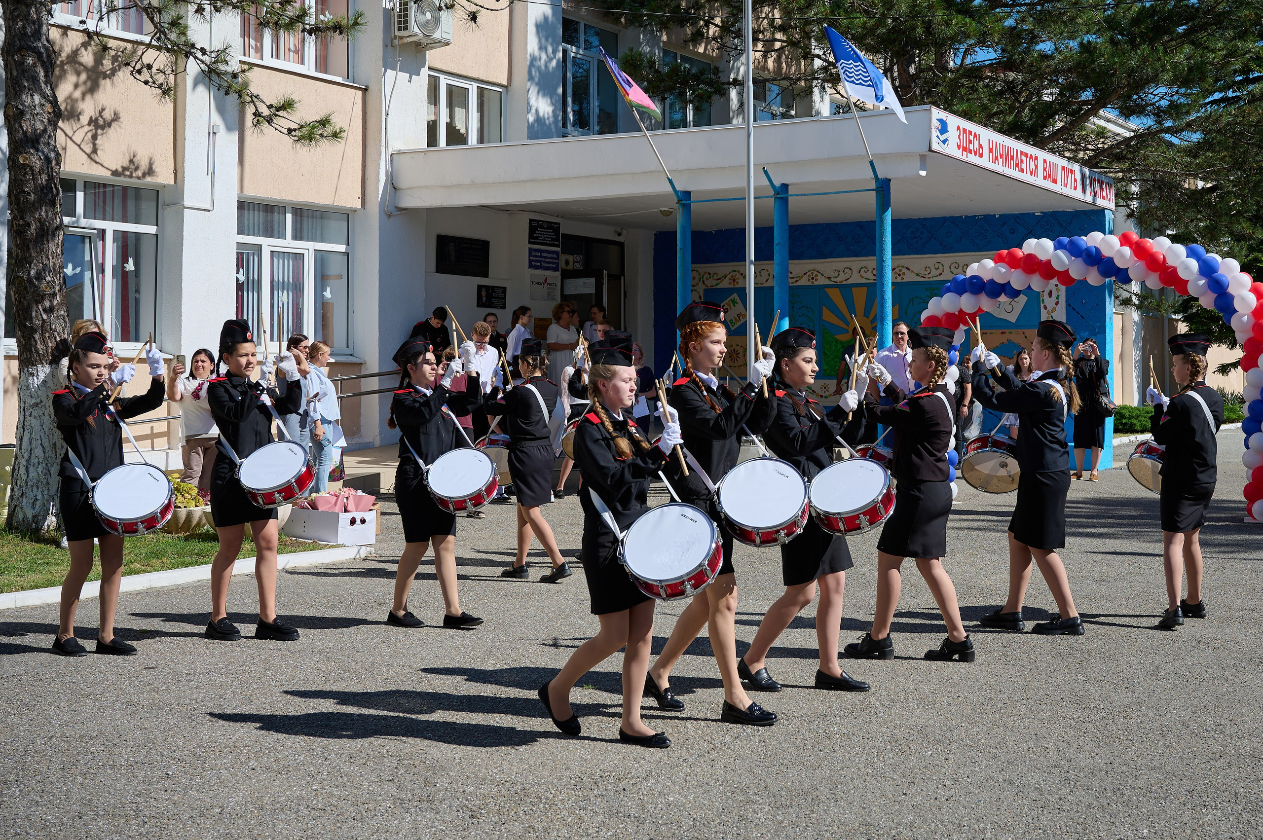 Последний звонок. Жизнь курорта Кабардинка в фотографиях